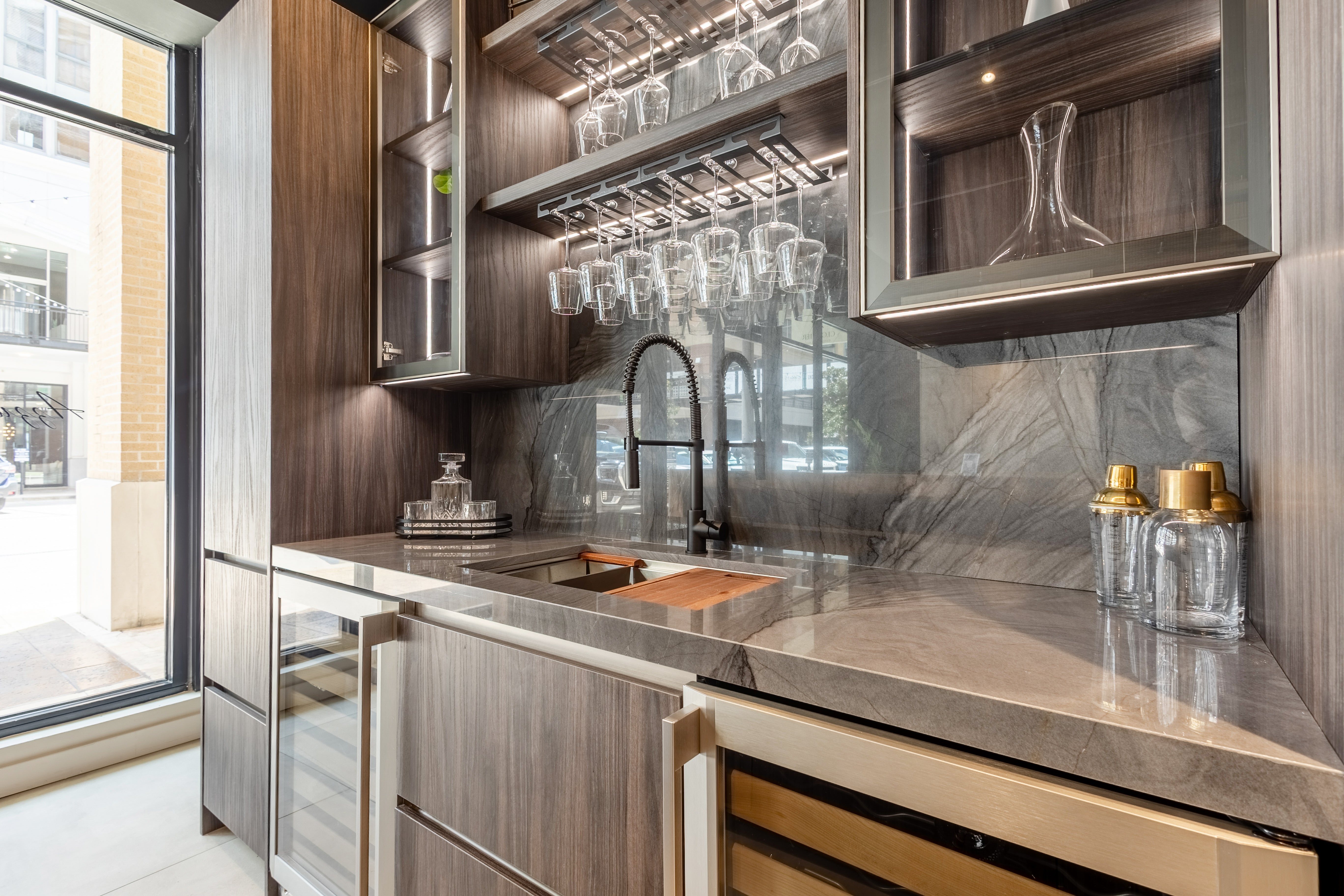 Azzurri Casa Modern Wood Paneled Wet Wine Bar with Wine Wall and Onyx Countertops