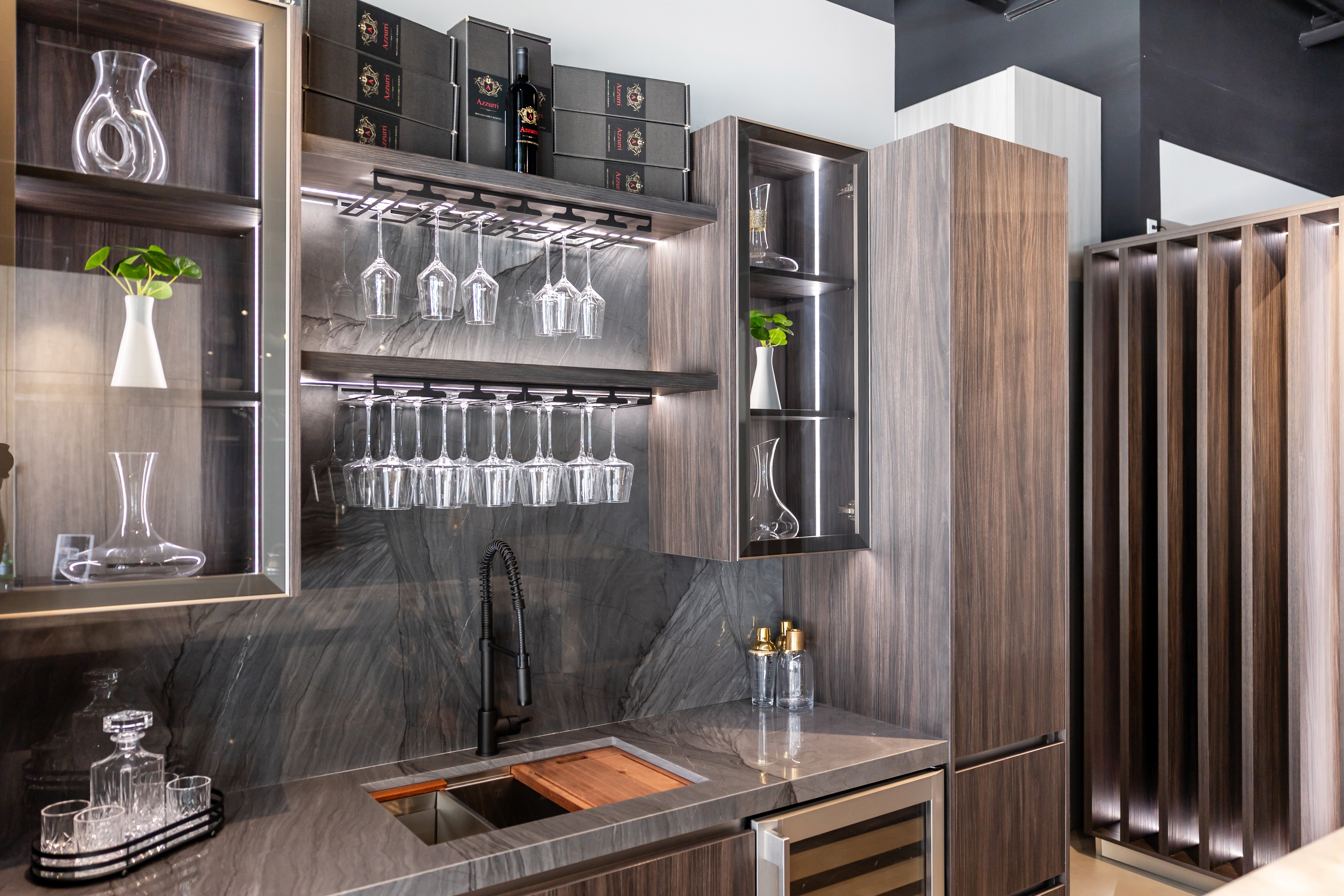 Azzurri Casa Modern Wood Paneled Wet Wine Bar with Wine Wall and Onyx Countertops