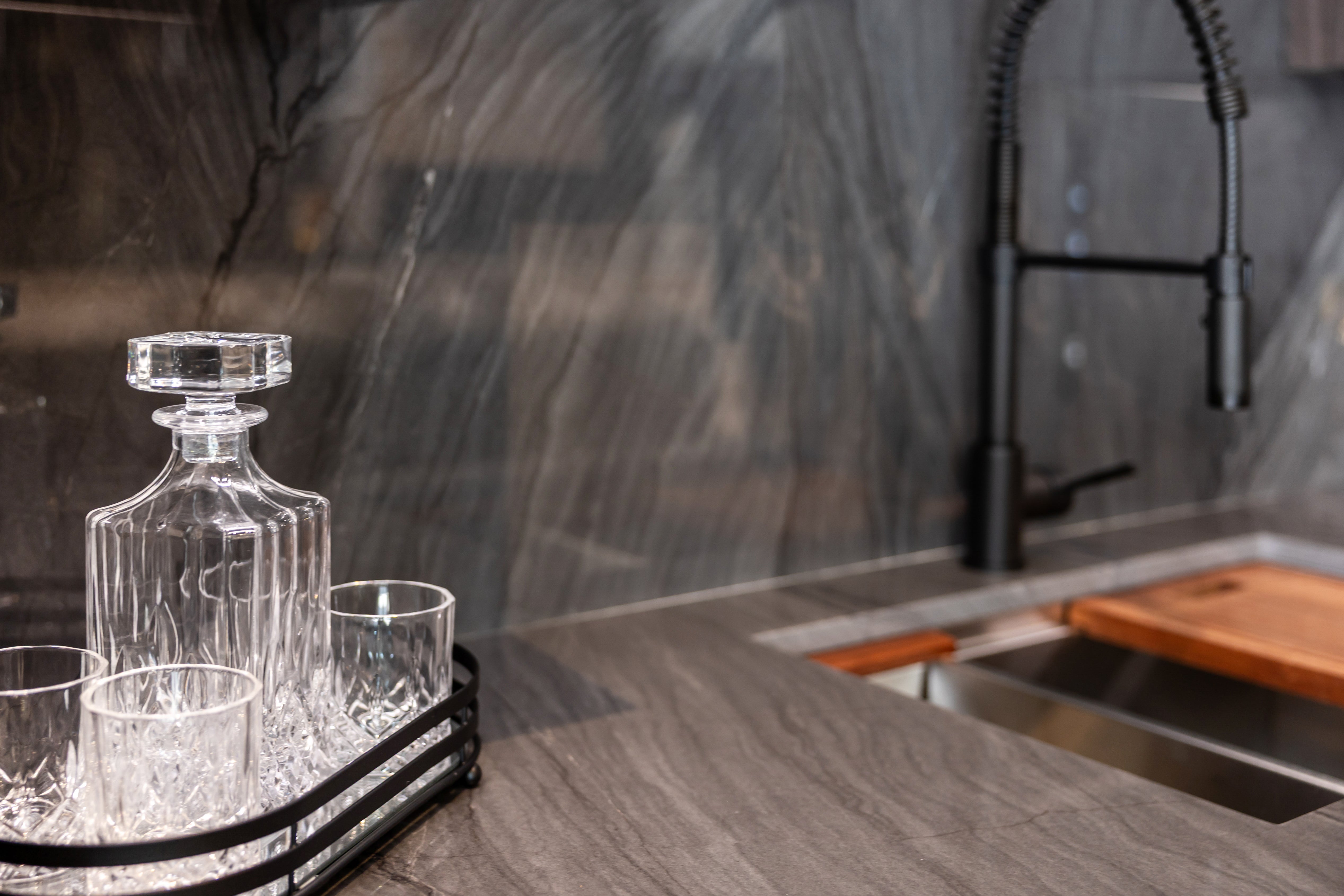 Azzurri Casa Modern Wood Paneled Wet Wine Bar with Wine Wall and Onyx Countertops