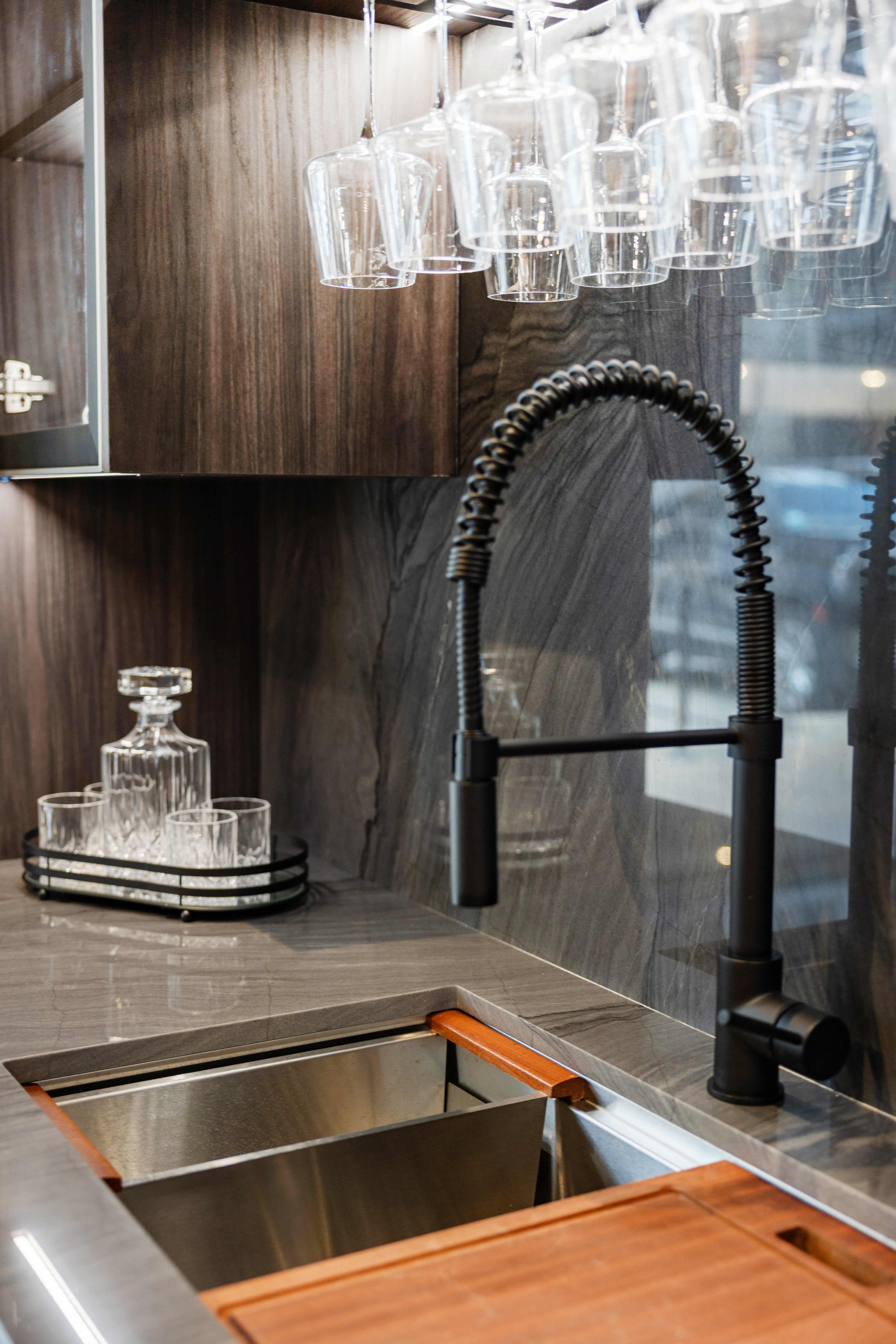 Azzurri Casa Modern Wood Paneled Wet Wine Bar with Wine Wall and Onyx Countertops