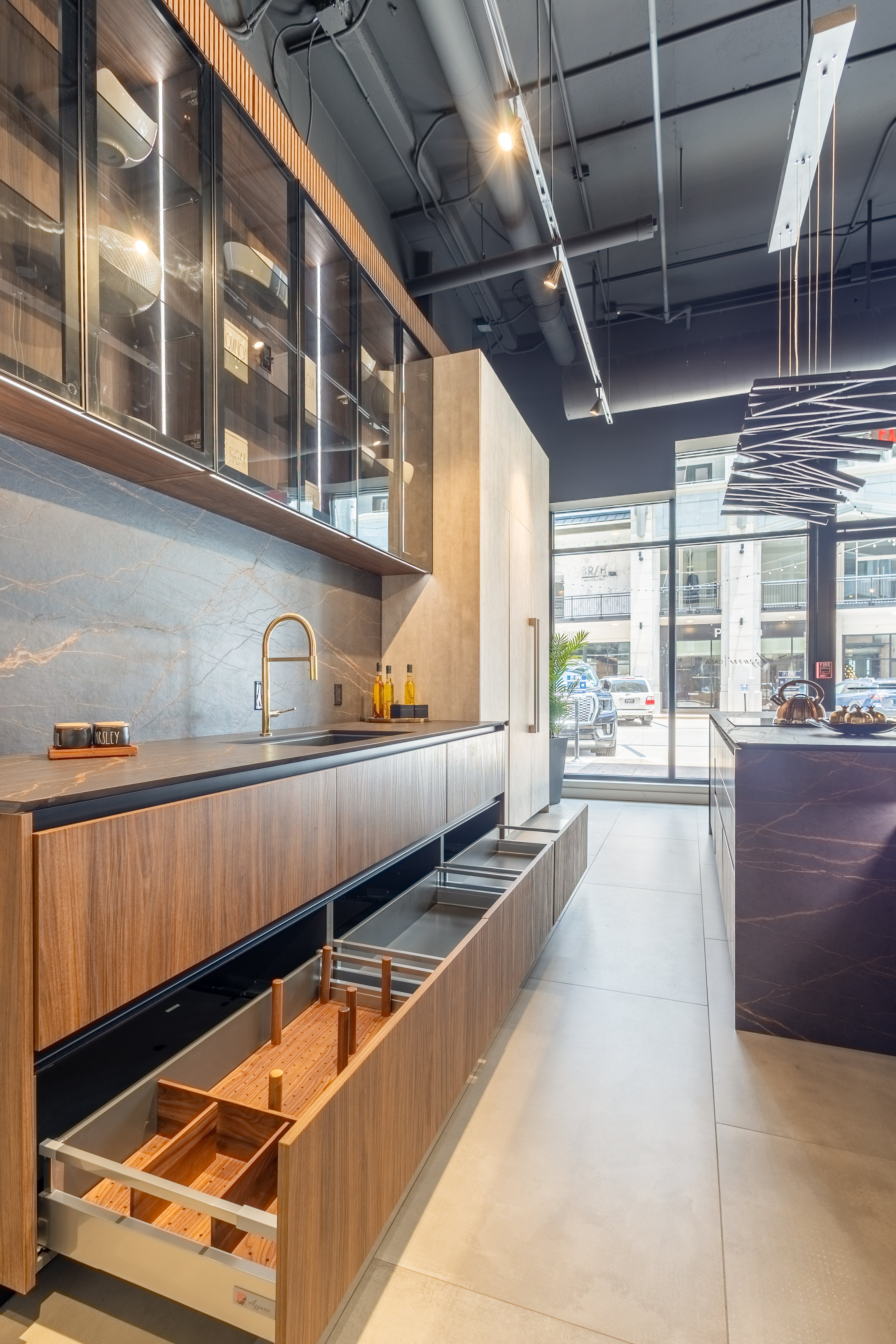 Azzurri Casa Dubai Style Modern Kitchen with Dekton Countertops and Monogram Appliances