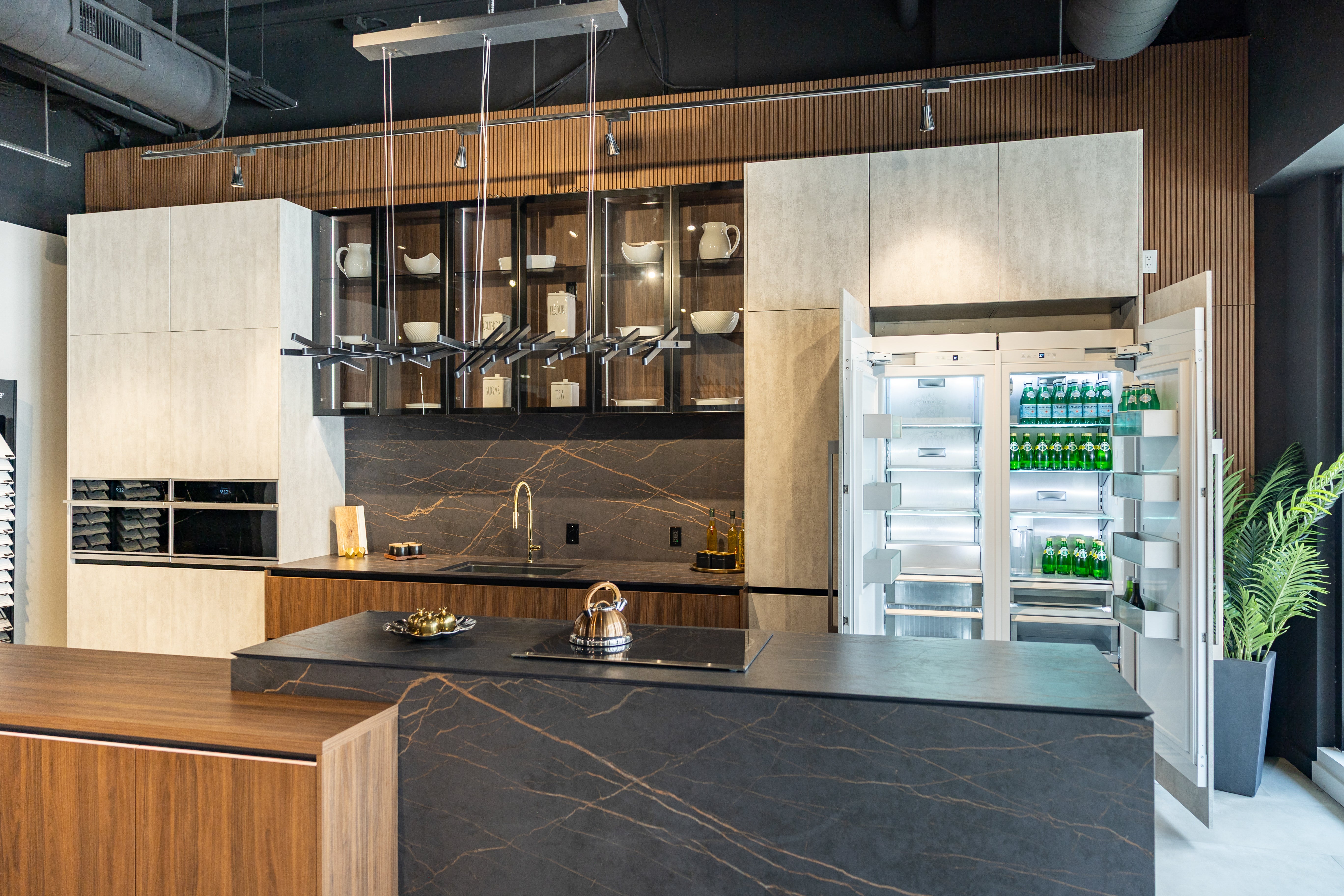 Azzurri Casa Dubai Style Modern Kitchen with Dekton Countertops and Monogram Appliances