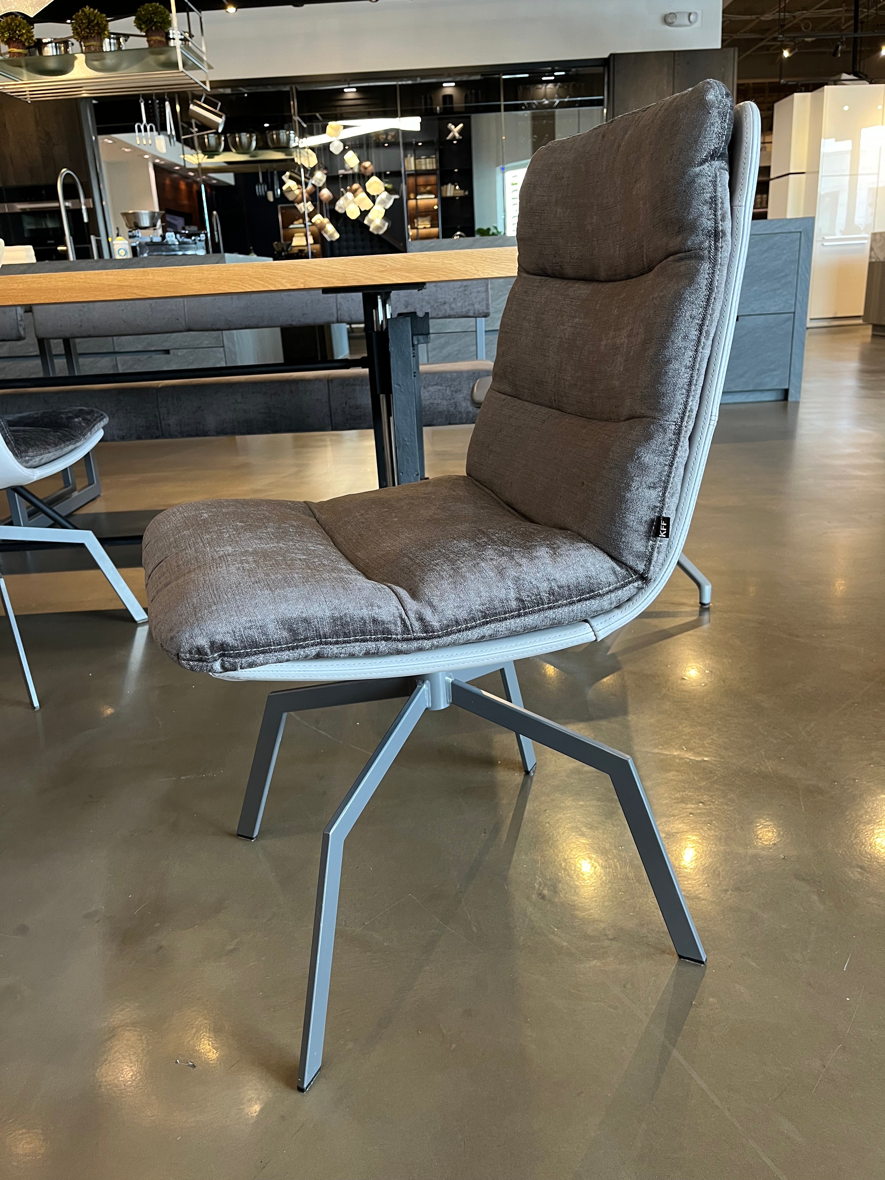 eggersmann KFF Arva Side Chairs with Metal 4-Leg Star Frame SL