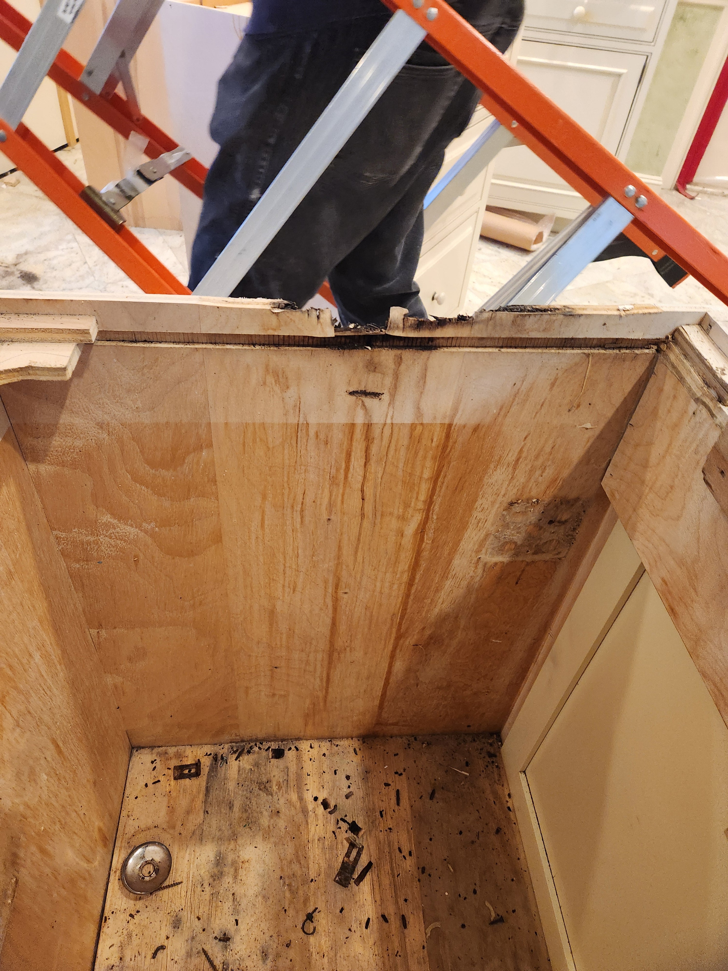 Form LTD Traditional Cream Kitchen with Island, Granite Countertops & Appliances