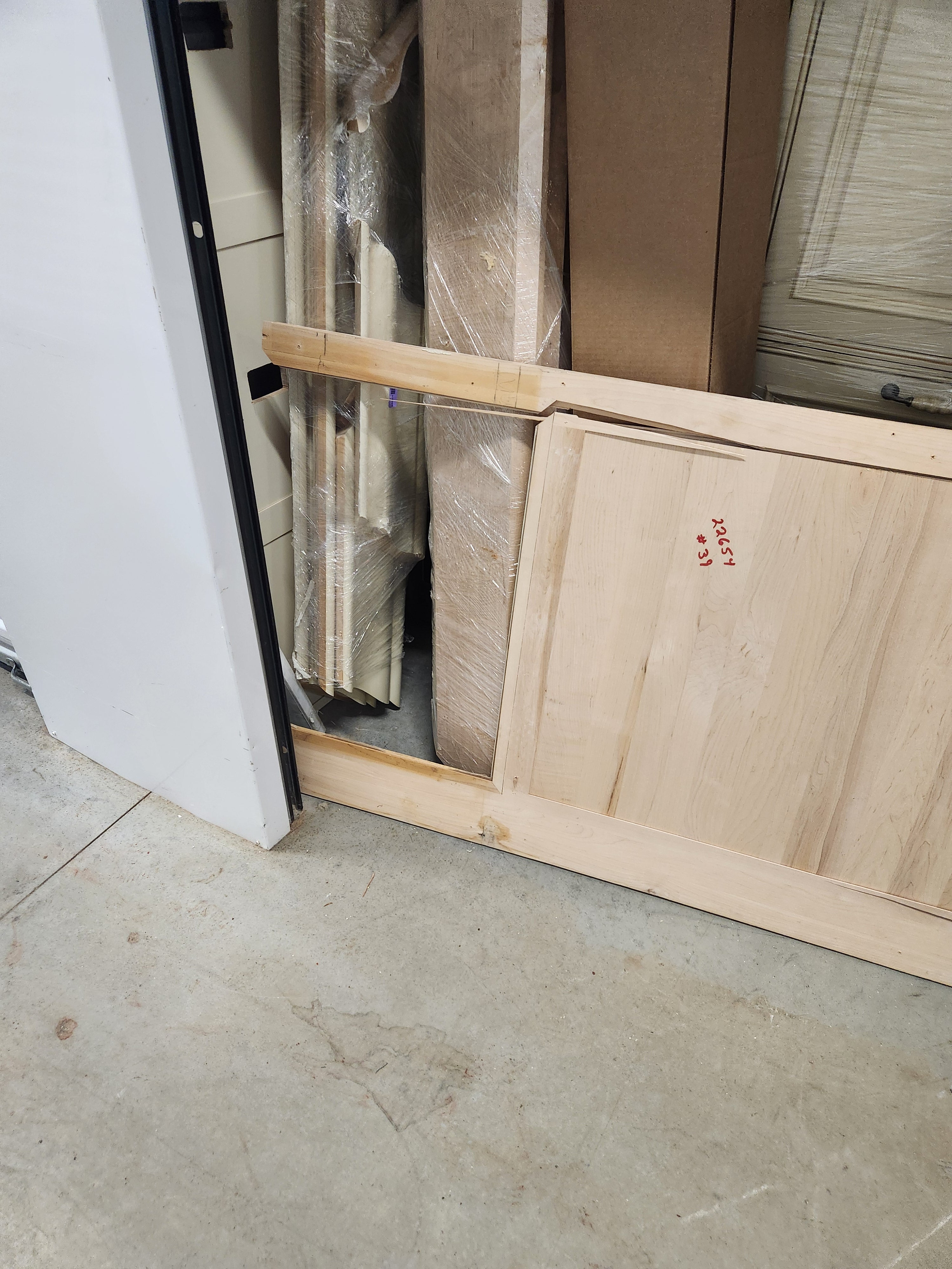 Form LTD Traditional Cream Kitchen with Island, Granite Countertops & Appliances