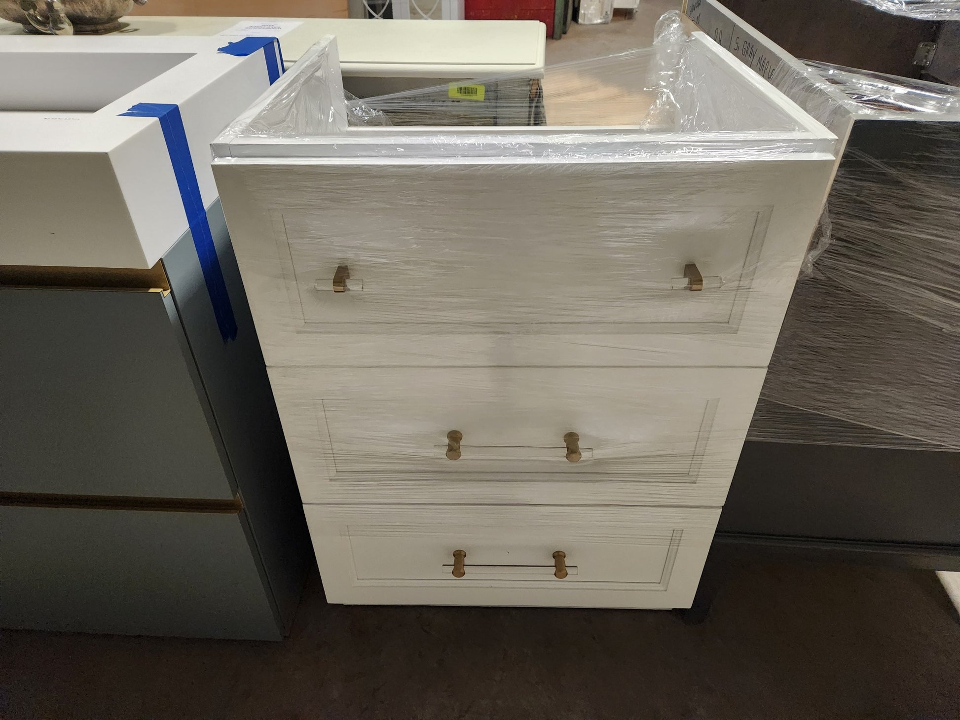 New York Vanity Mfg Transitional 24" White Wood Single Vanity Base