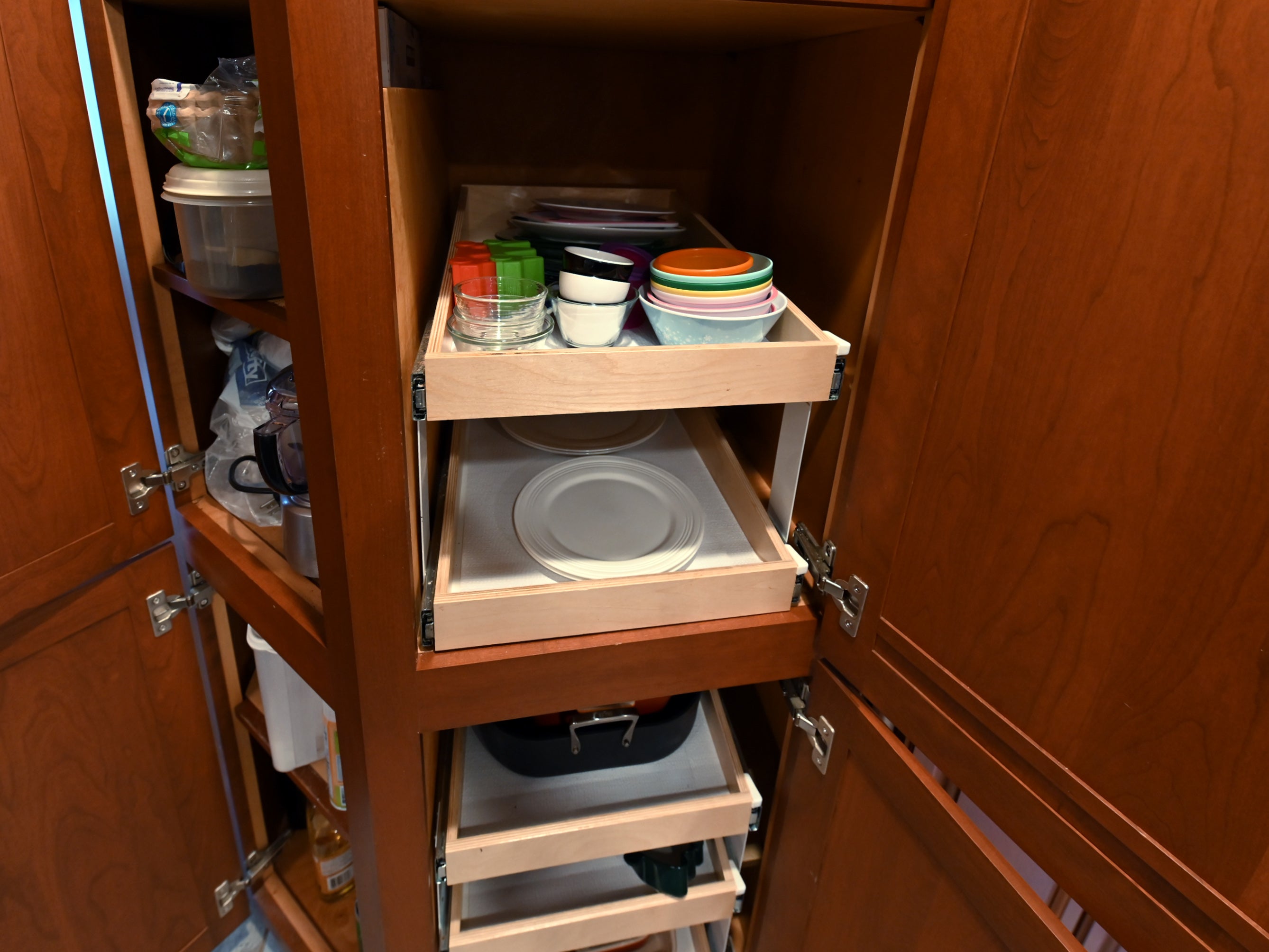 Ackley Cabinet Timeless Cherry & Stainless Traditional Pre-Owned Kitchen