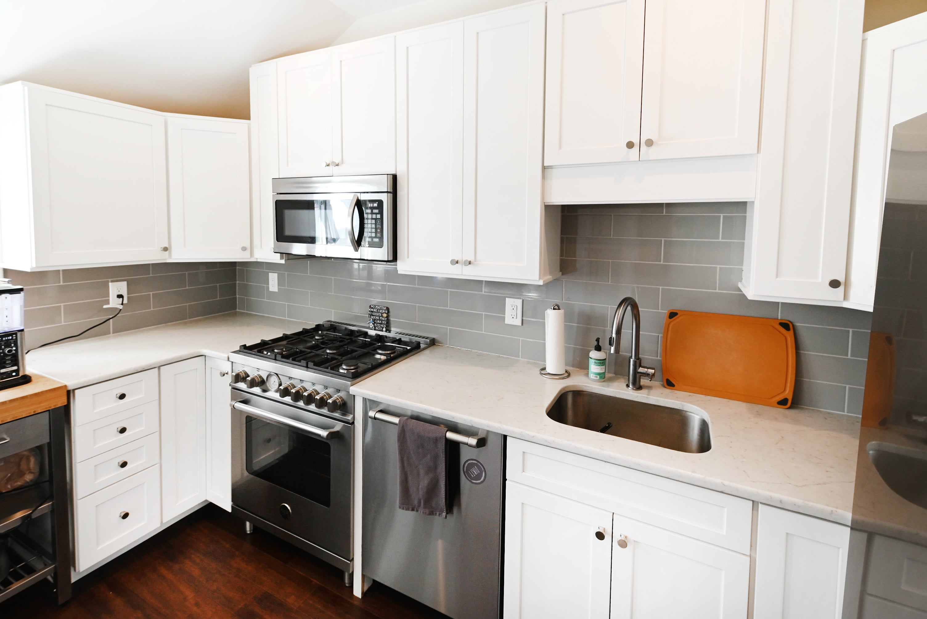 Contemporary European Style White Transitional Pre-Owned Kitchen