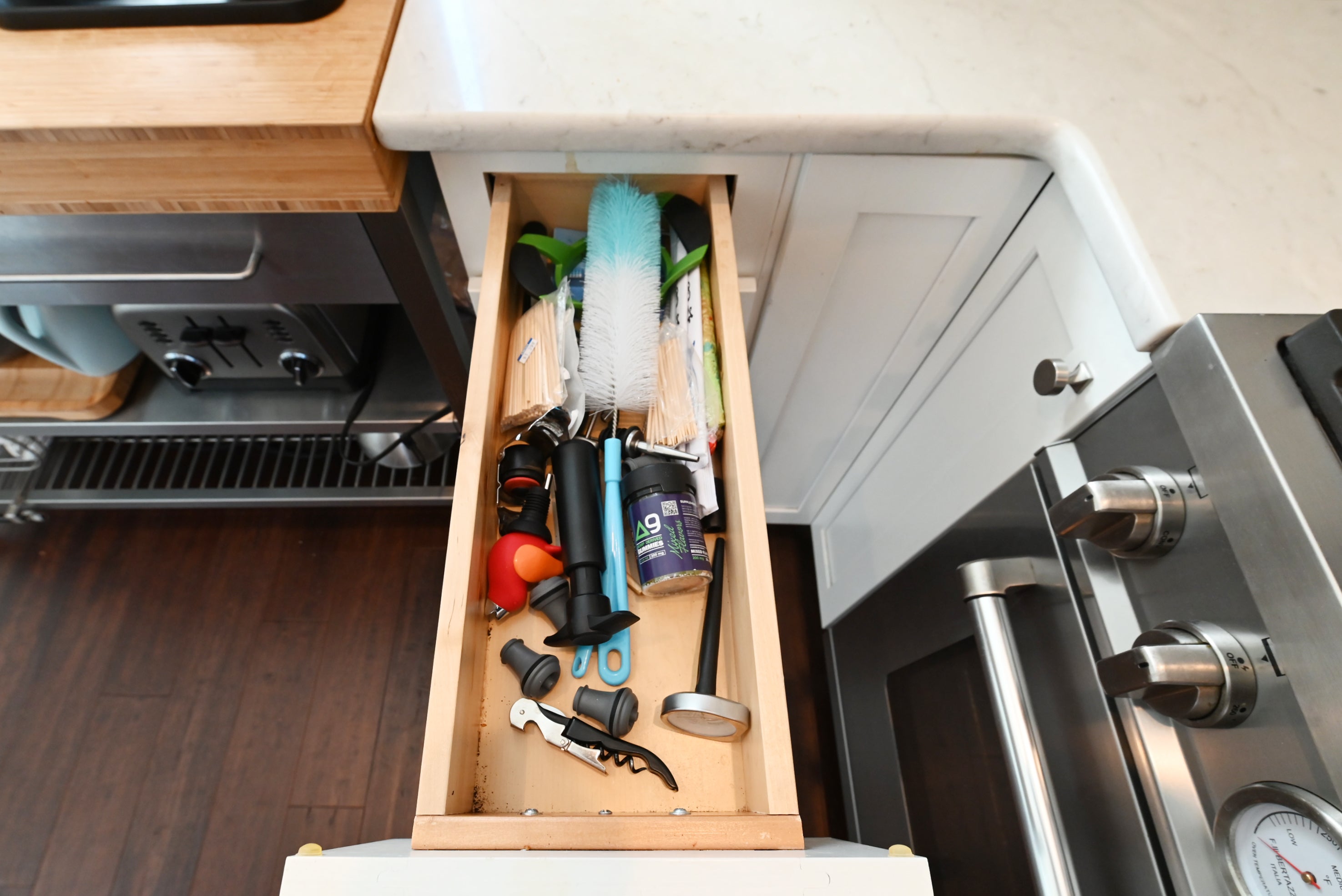 Contemporary European Style White Transitional Pre-Owned Kitchen