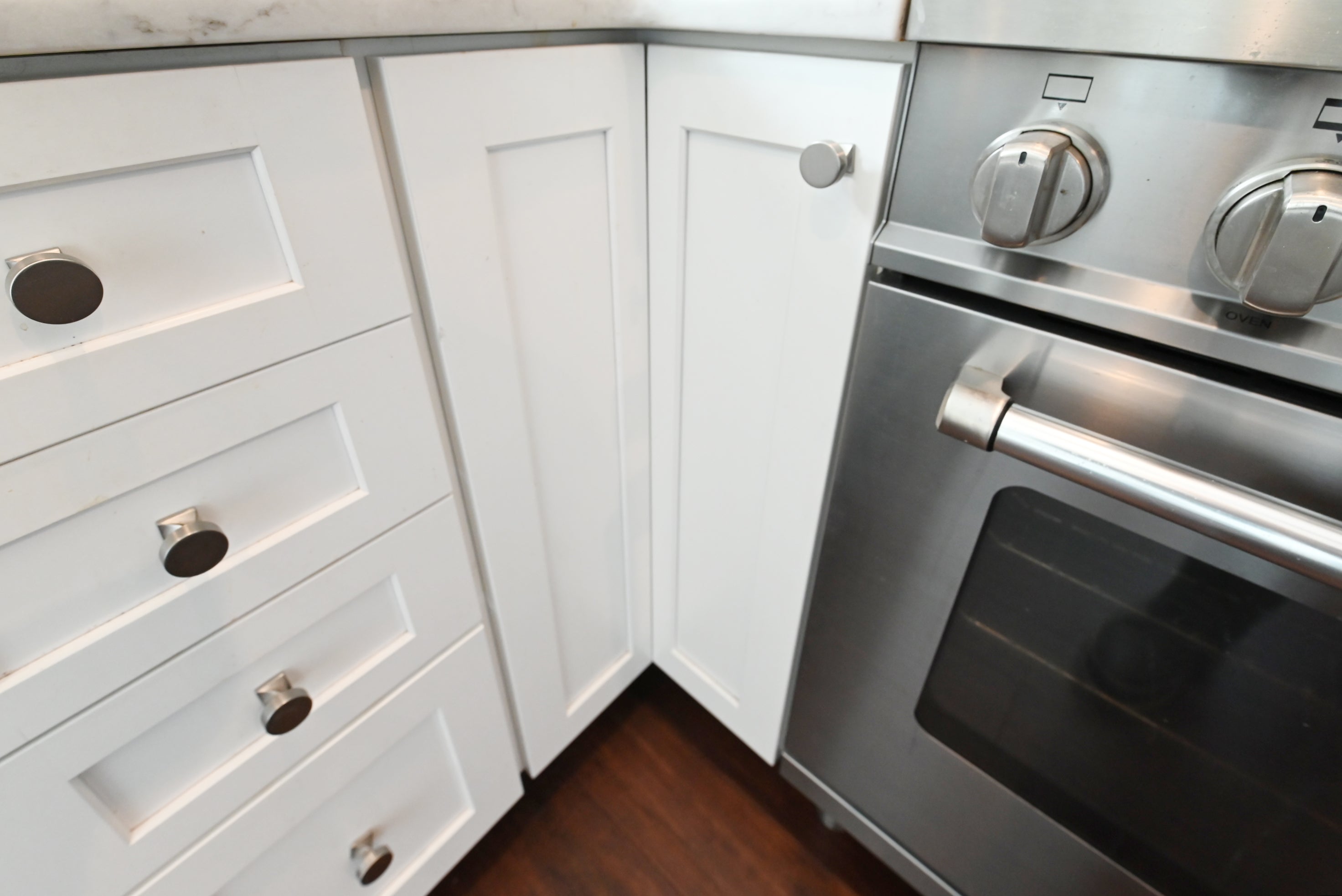 Contemporary European Style White Transitional Pre-Owned Kitchen