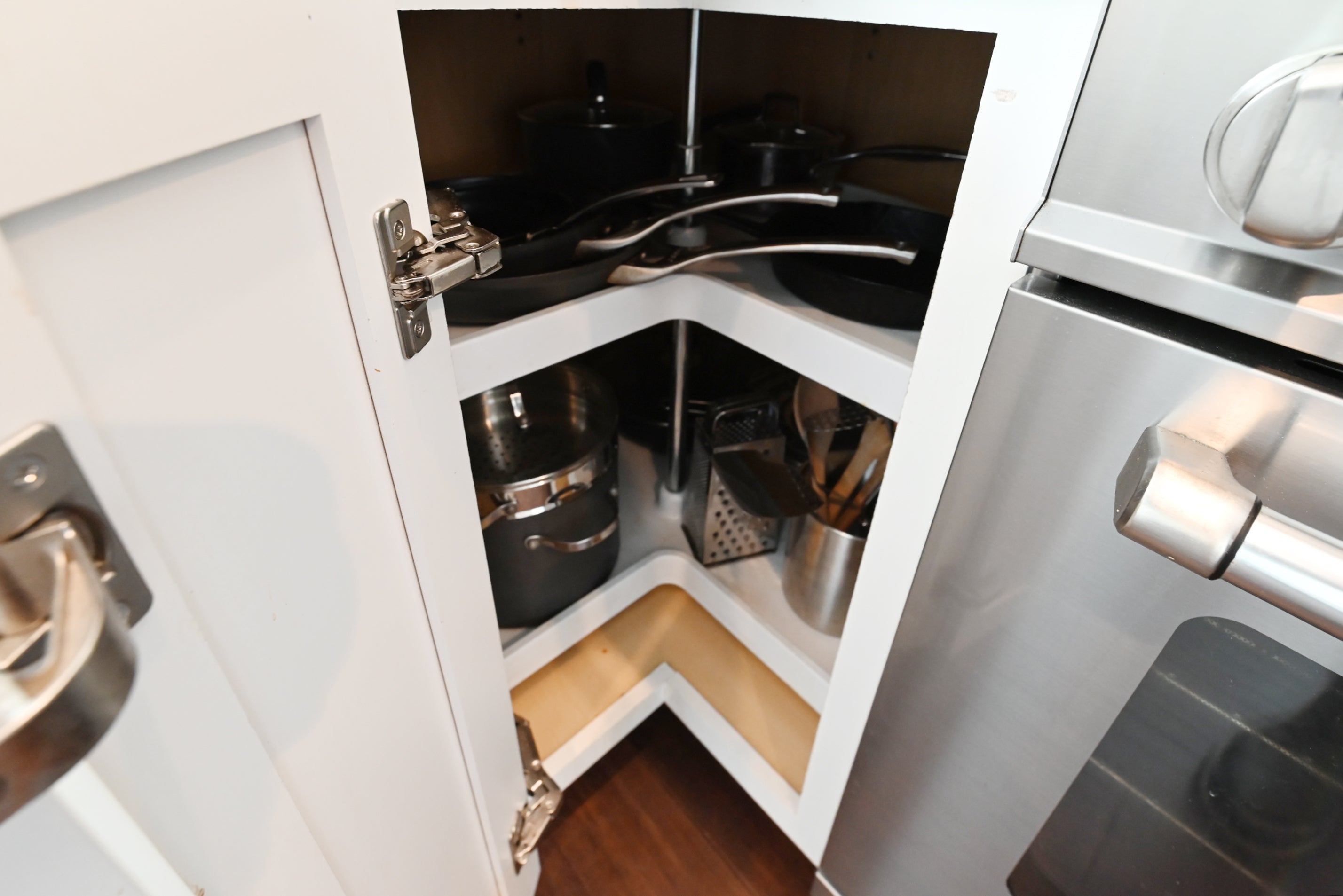 Contemporary European Style White Transitional Pre-Owned Kitchen