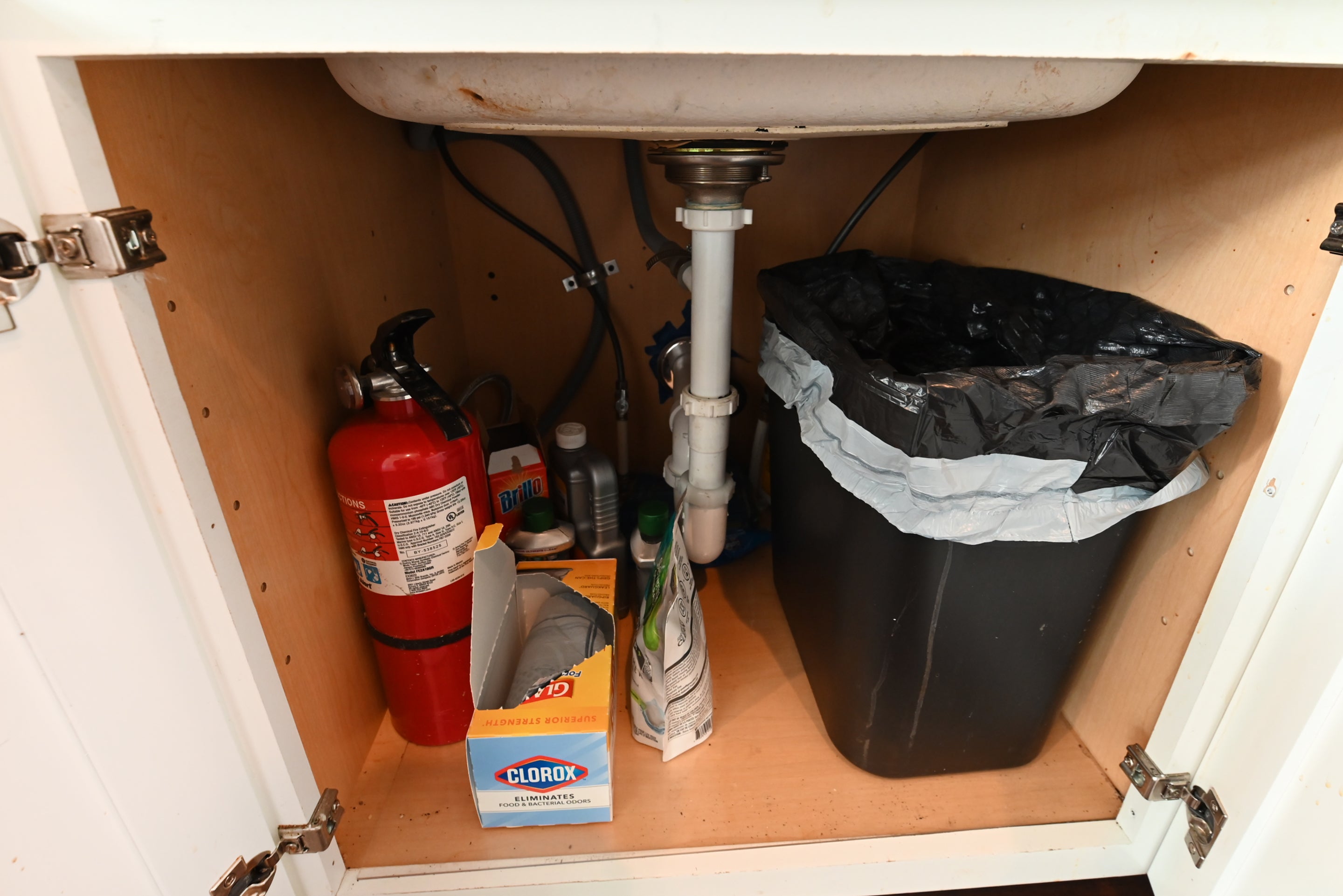 Contemporary European Style White Transitional Pre-Owned Kitchen