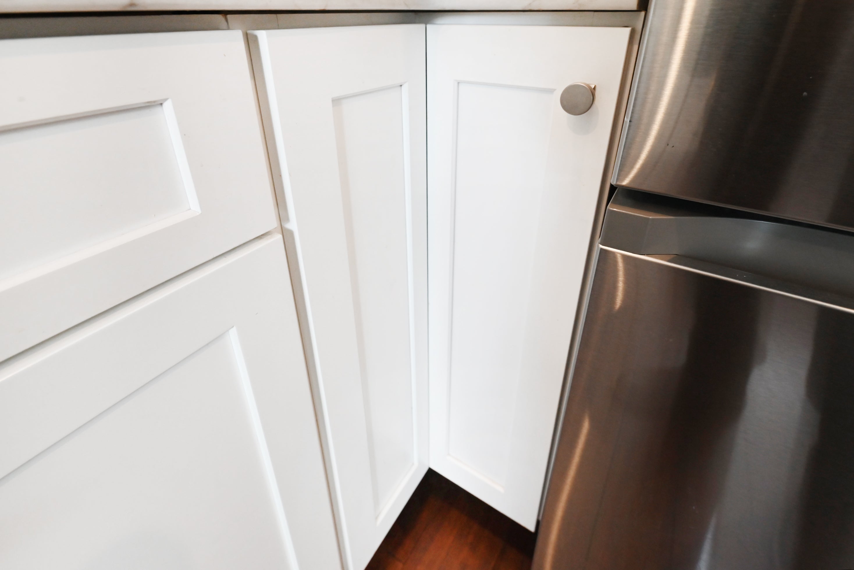 Contemporary European Style White Transitional Pre-Owned Kitchen