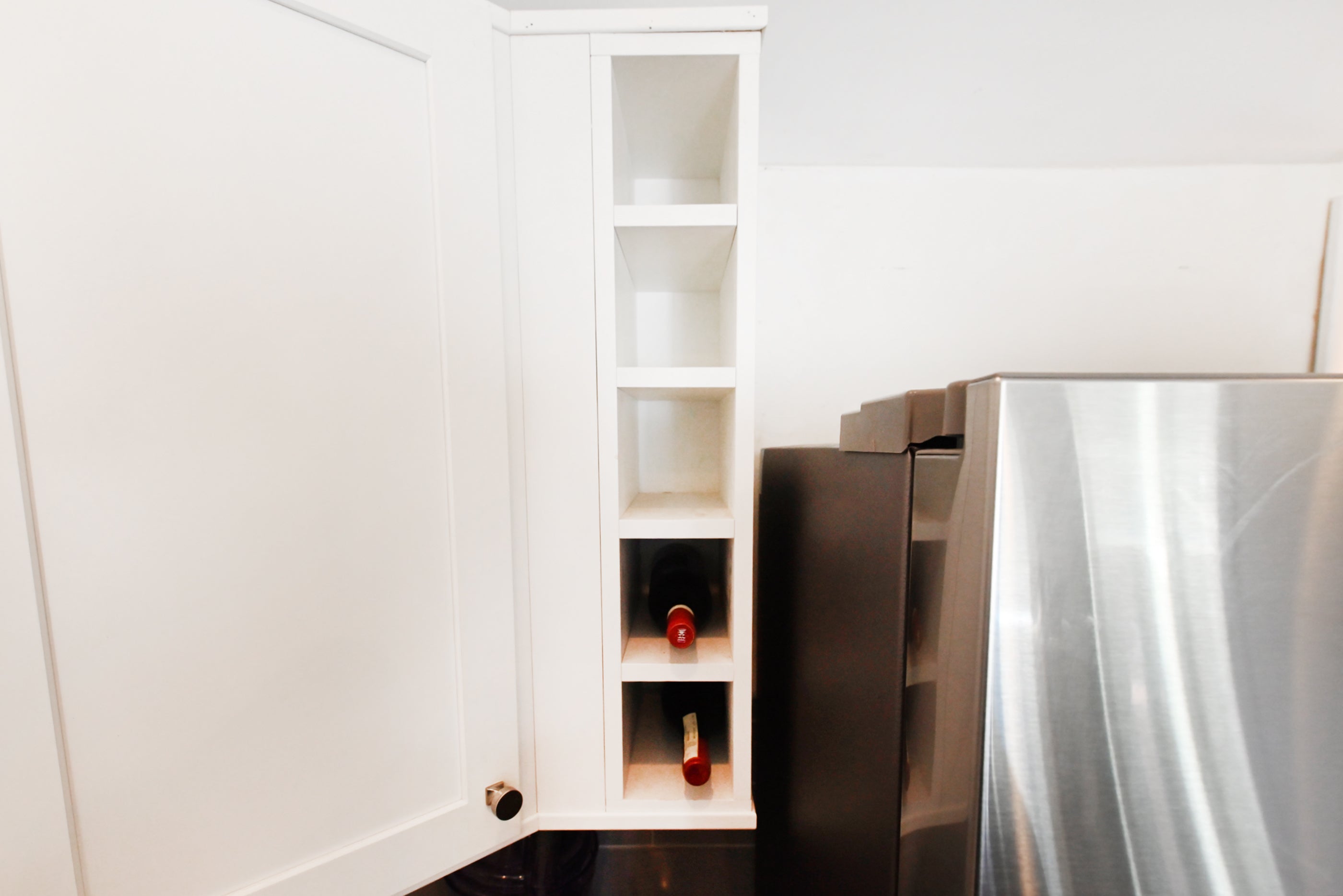 Contemporary European Style White Transitional Pre-Owned Kitchen