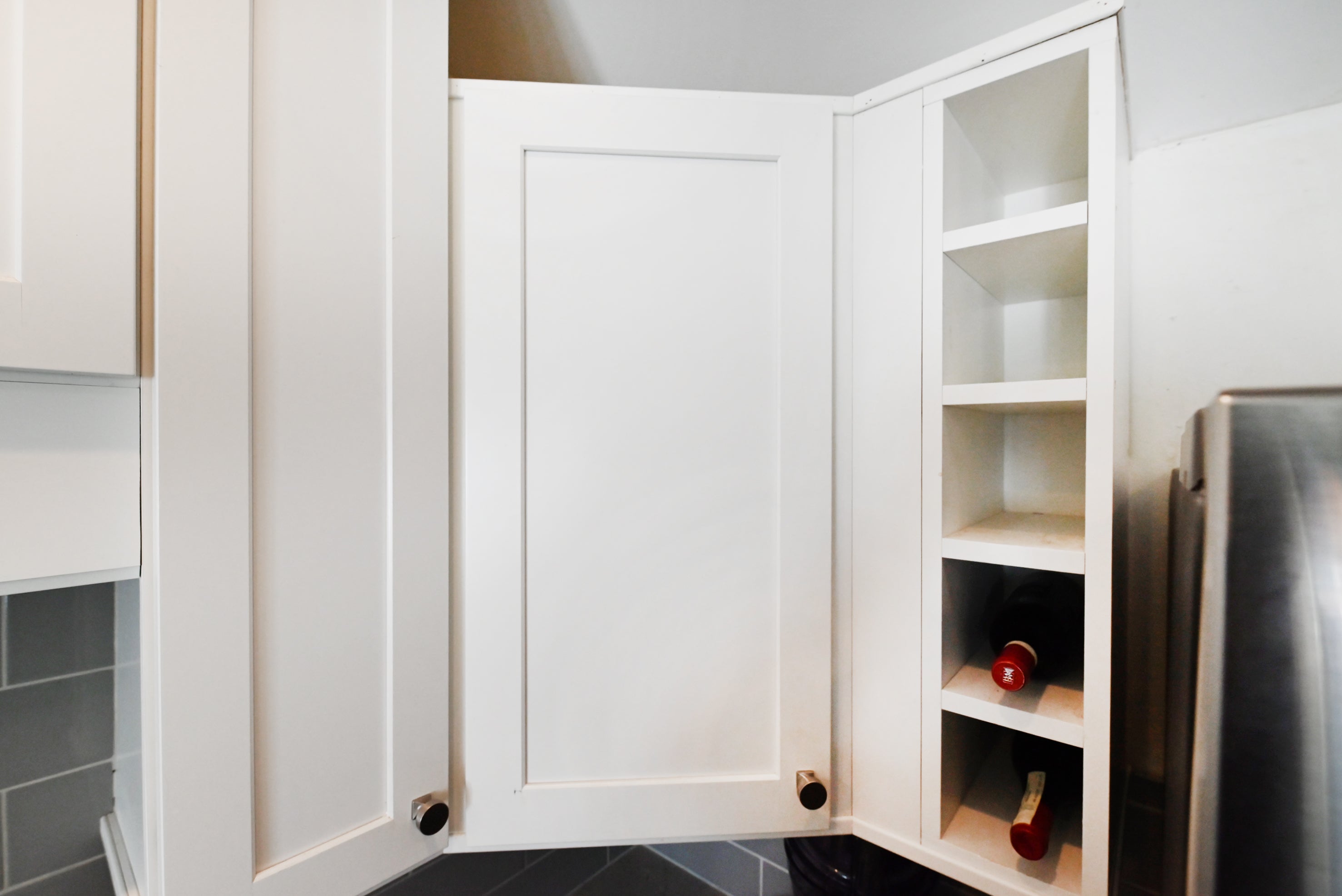 Contemporary European Style White Transitional Pre-Owned Kitchen