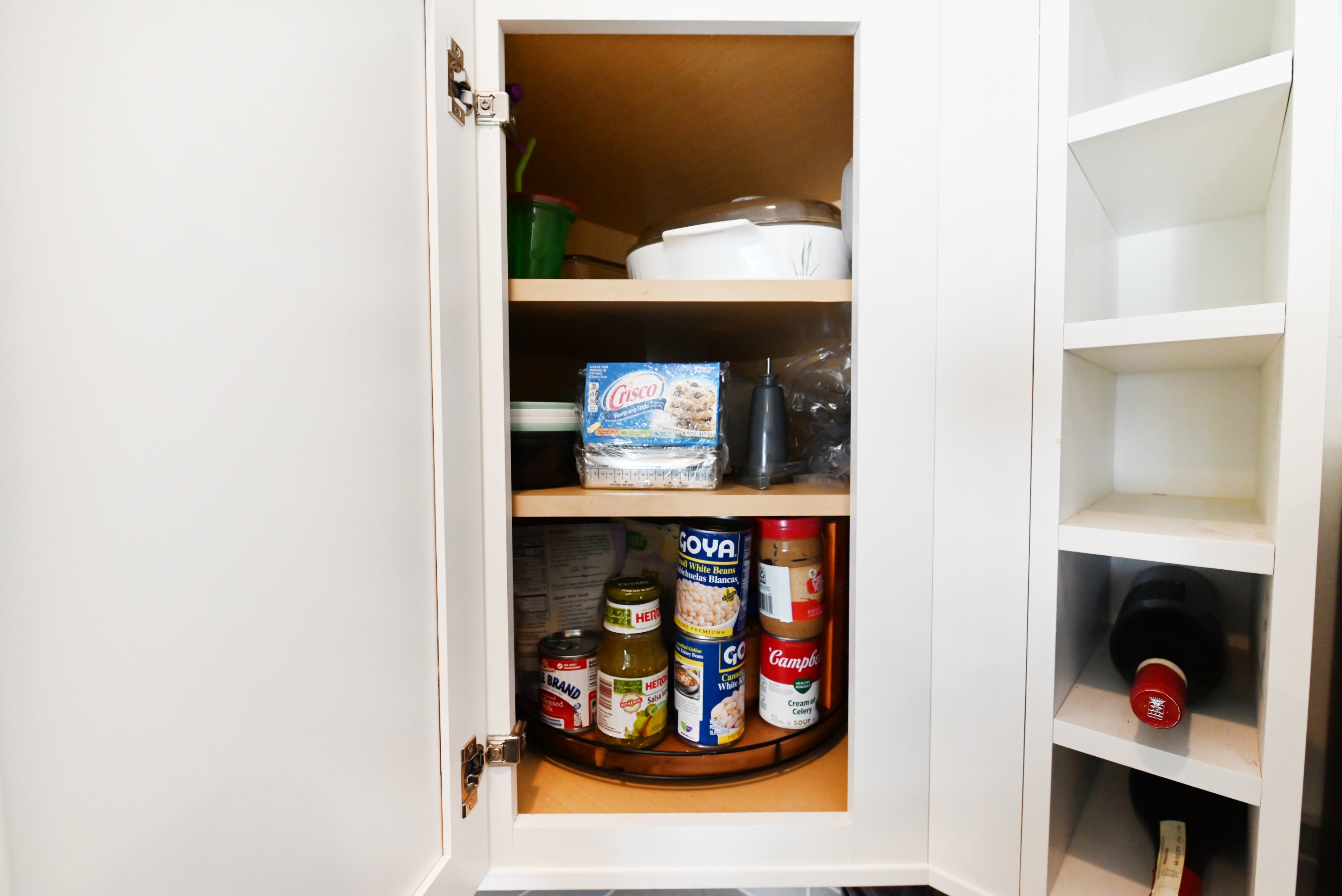 Contemporary European Style White Transitional Pre-Owned Kitchen