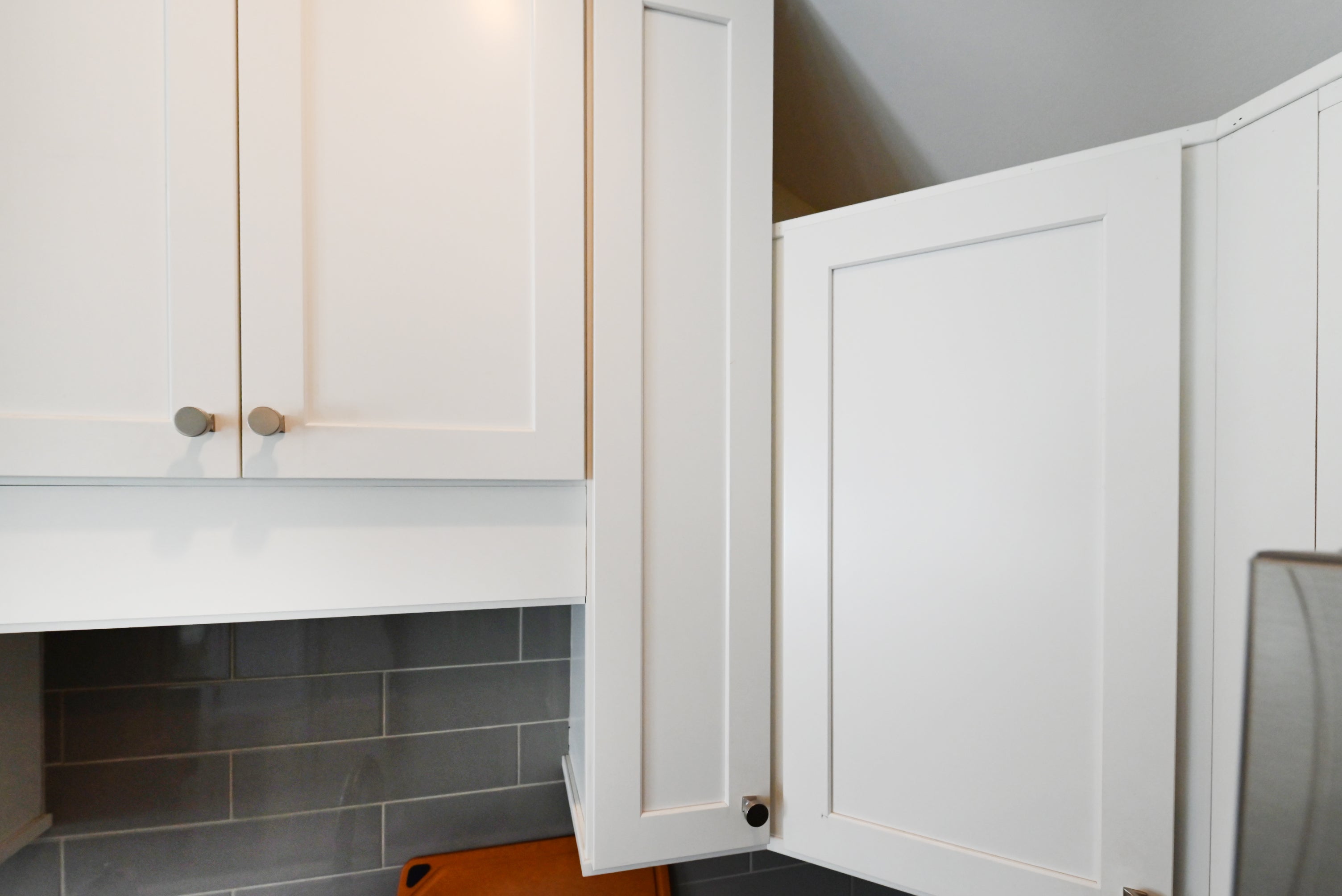 Contemporary European Style White Transitional Pre-Owned Kitchen