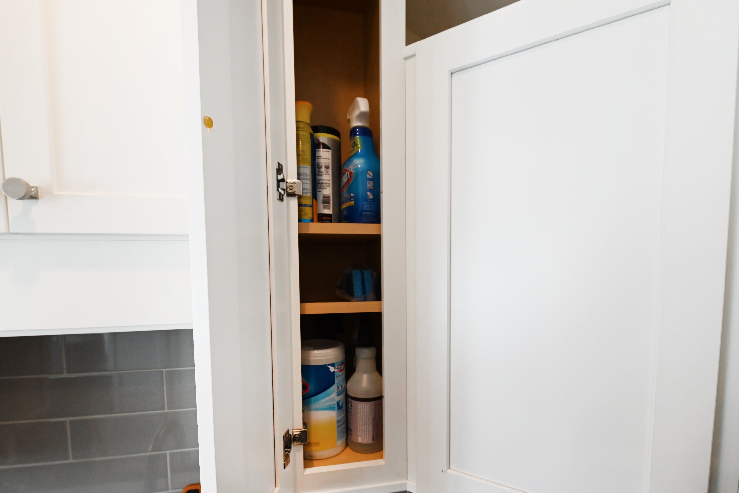 Contemporary European Style White Transitional Pre-Owned Kitchen