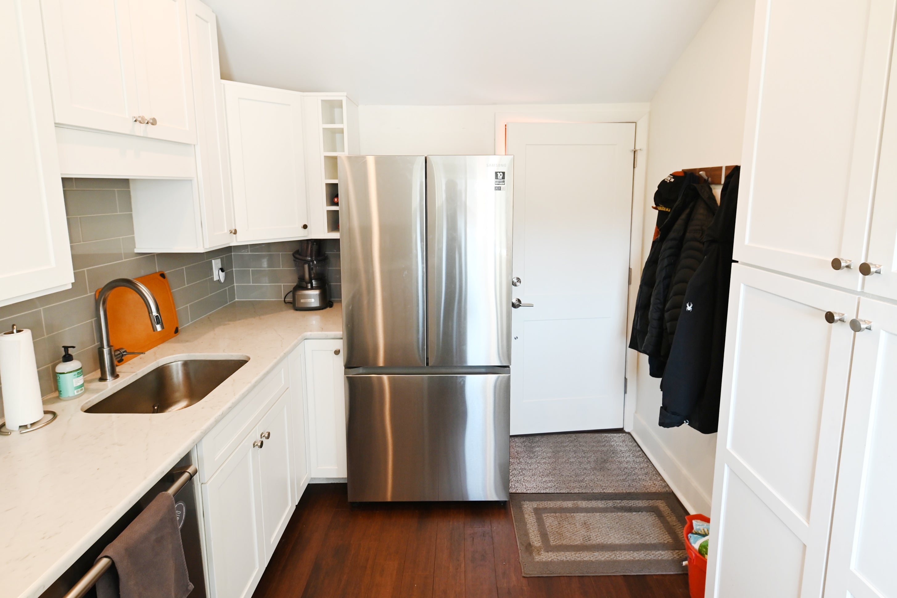 Contemporary European Style White Transitional Pre-Owned Kitchen