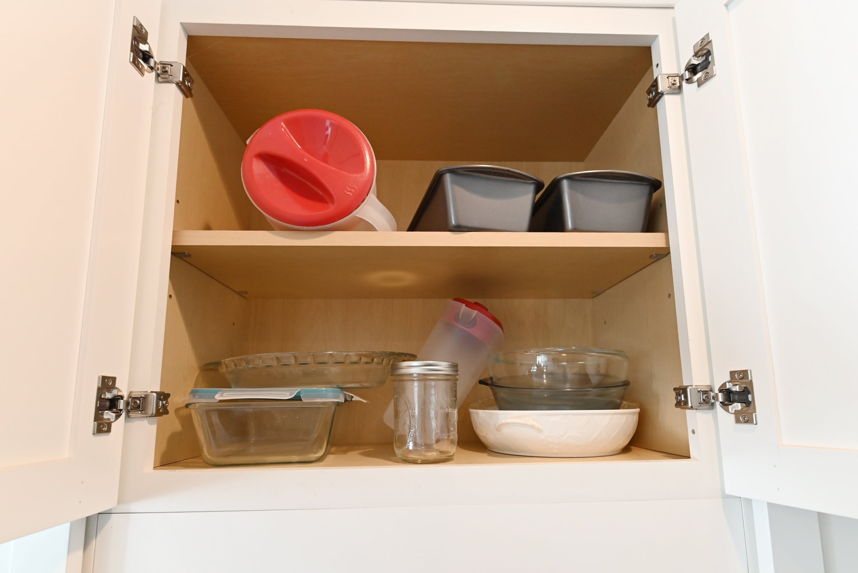 Contemporary European Style White Transitional Pre-Owned Kitchen