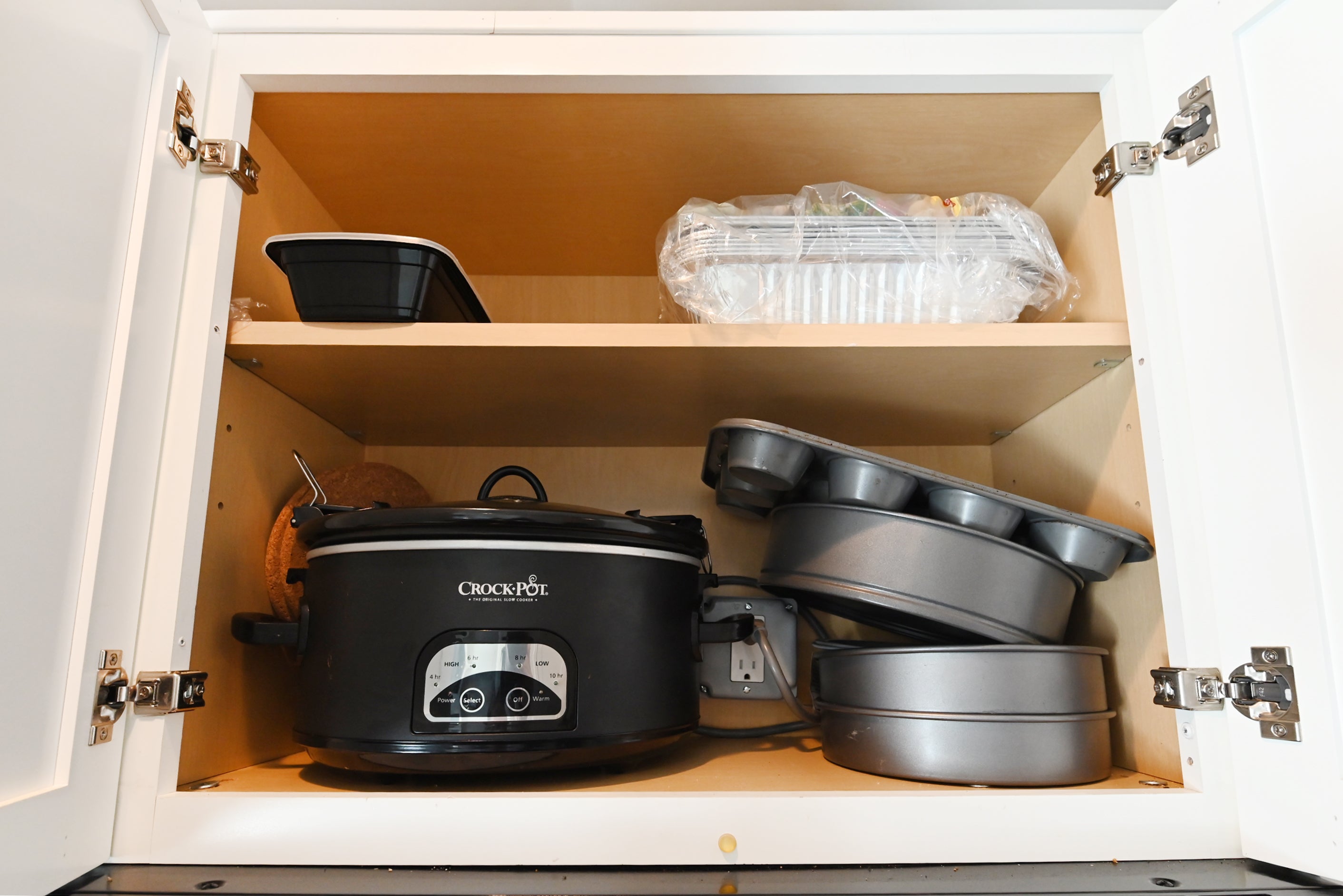 Contemporary European Style White Transitional Pre-Owned Kitchen