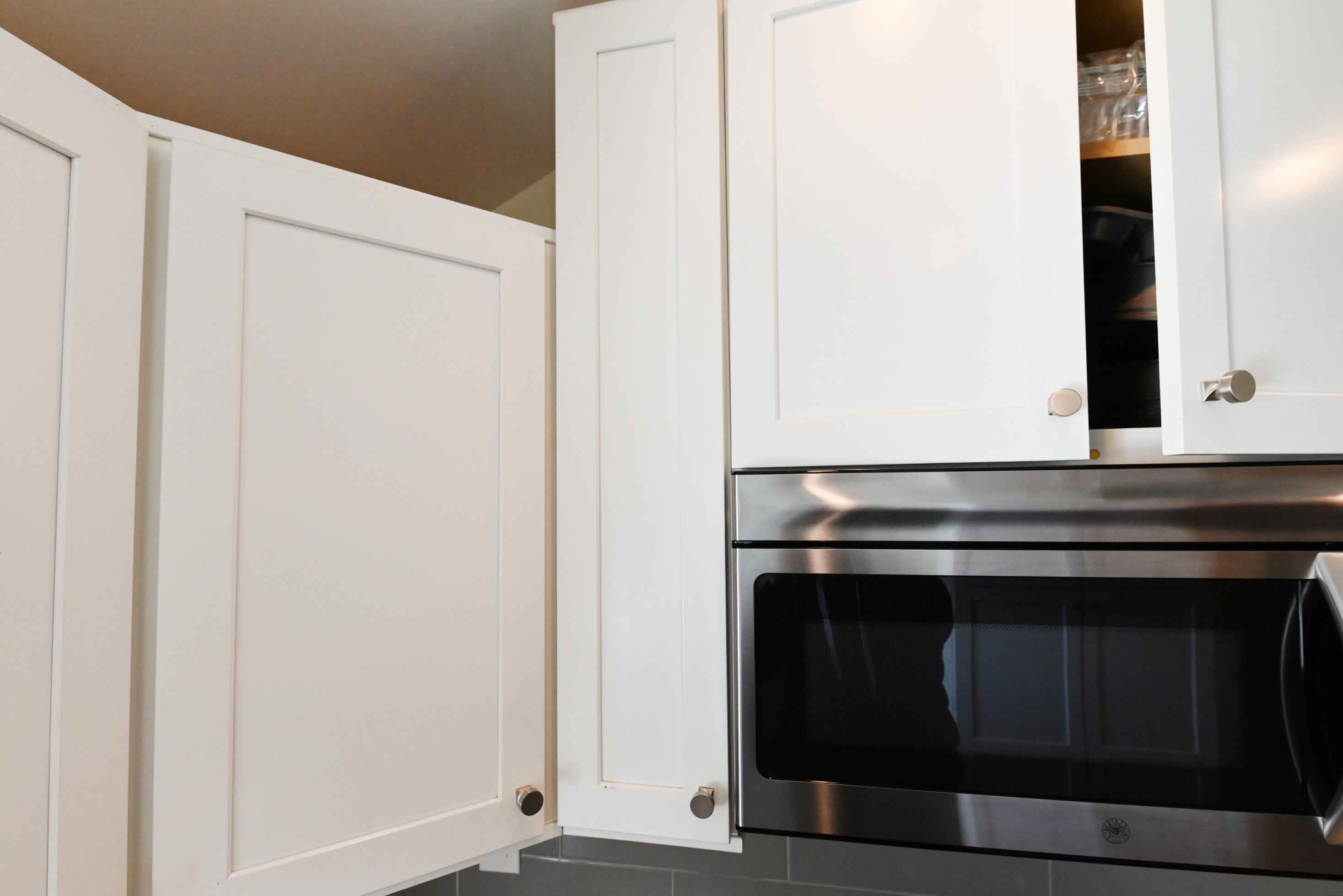 Contemporary European Style White Transitional Pre-Owned Kitchen