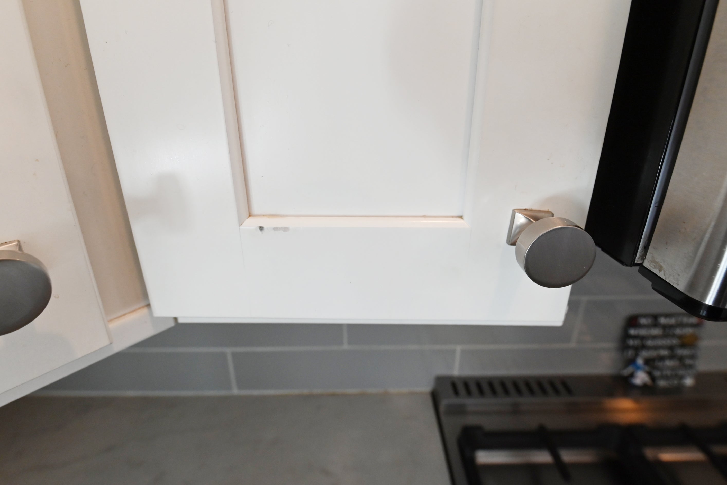 Contemporary European Style White Transitional Pre-Owned Kitchen