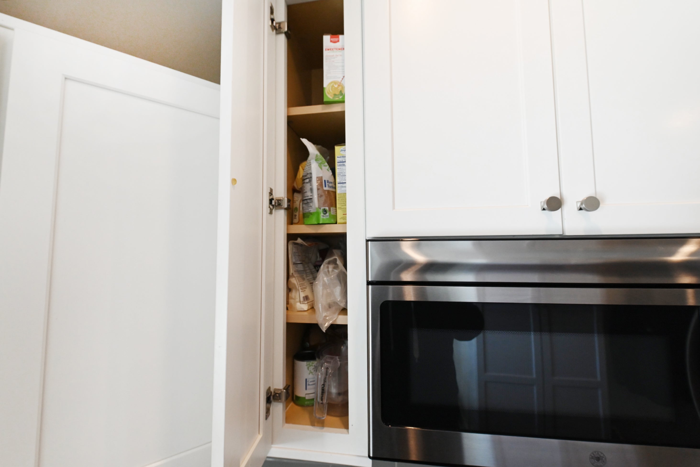 Contemporary European Style White Transitional Pre-Owned Kitchen