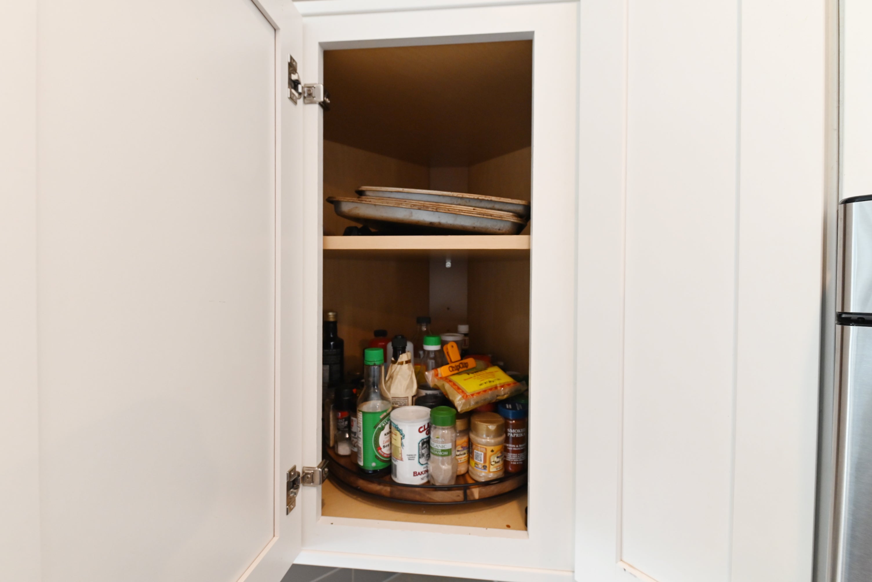 Contemporary European Style White Transitional Pre-Owned Kitchen