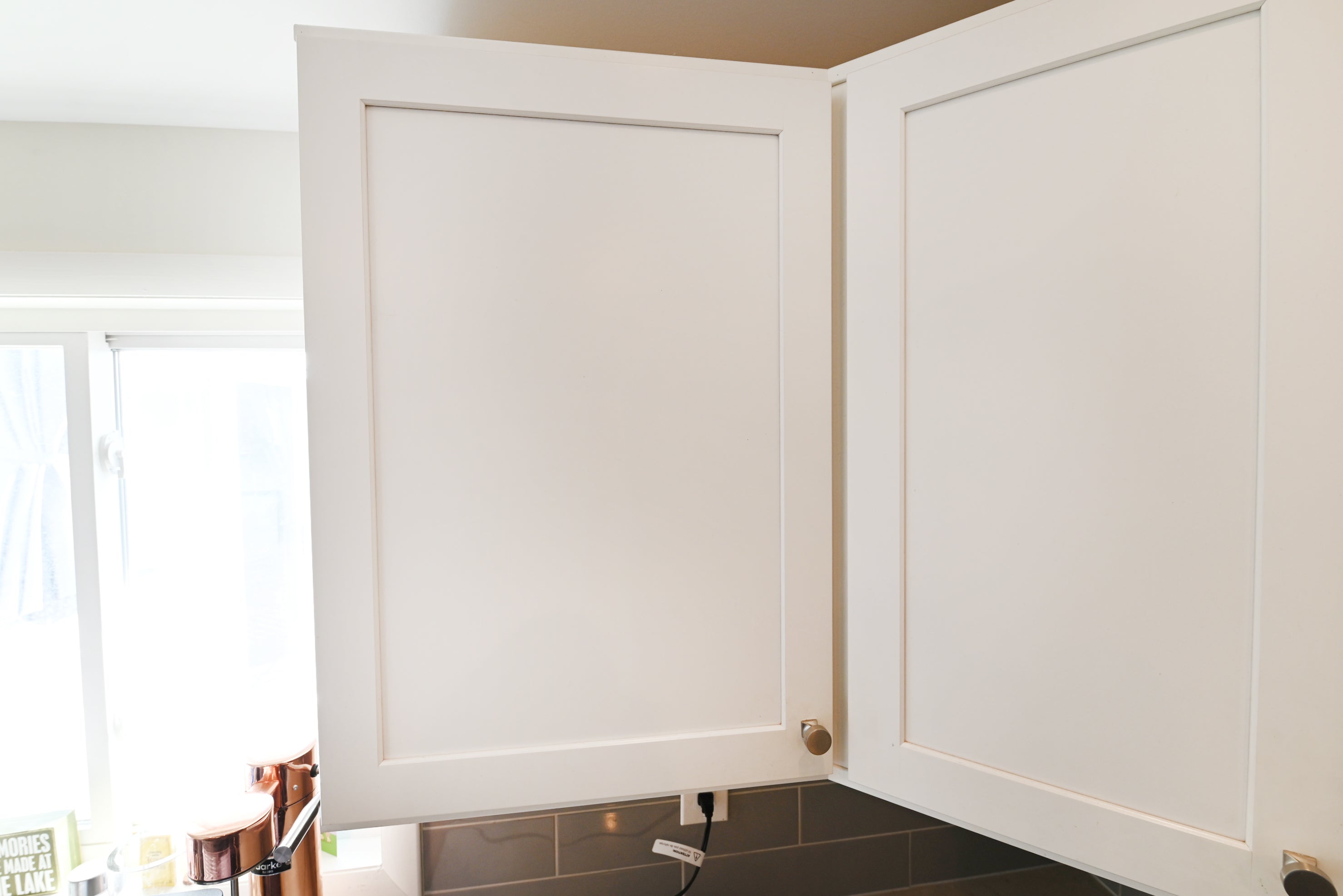 Contemporary European Style White Transitional Pre-Owned Kitchen