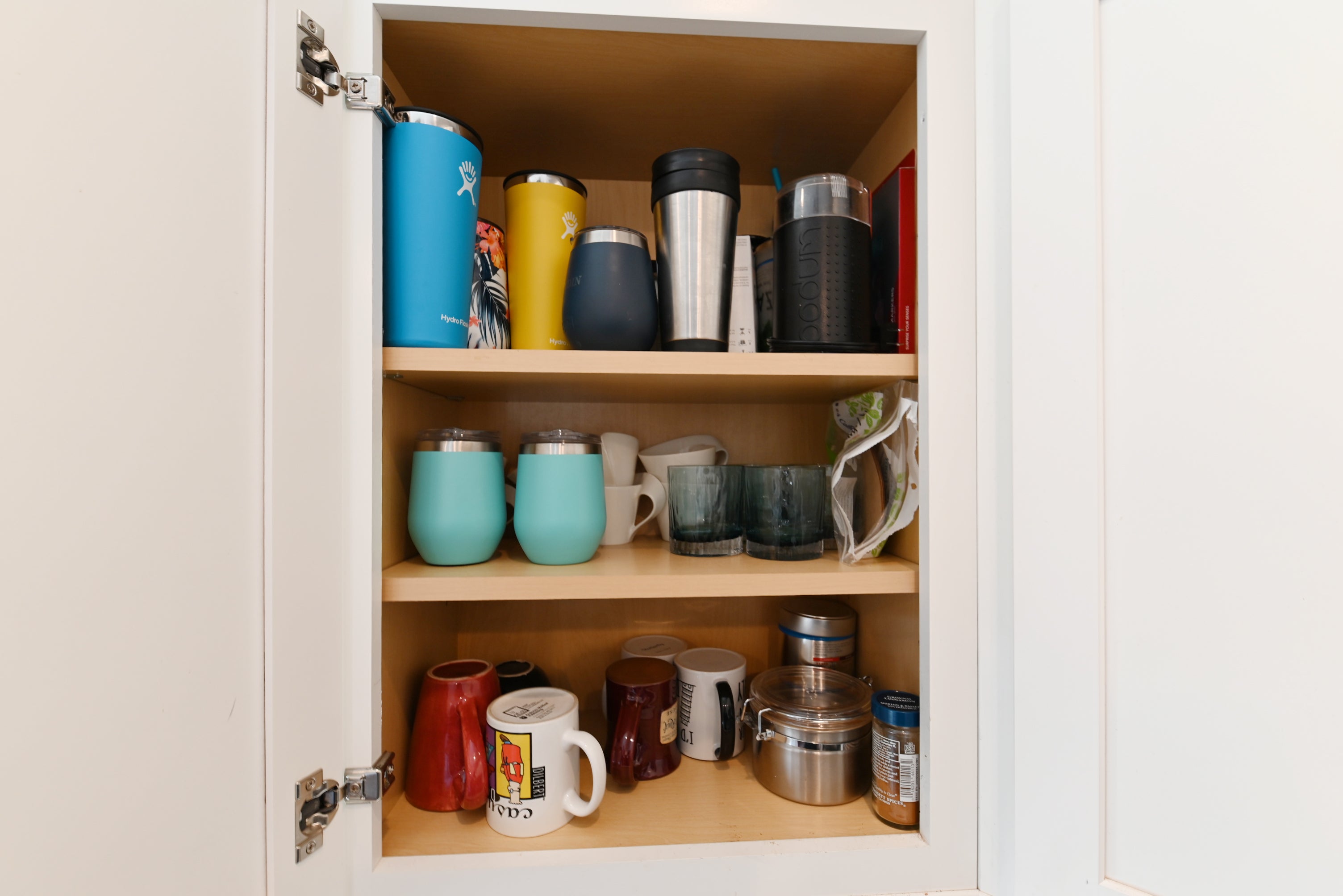 Contemporary European Style White Transitional Pre-Owned Kitchen