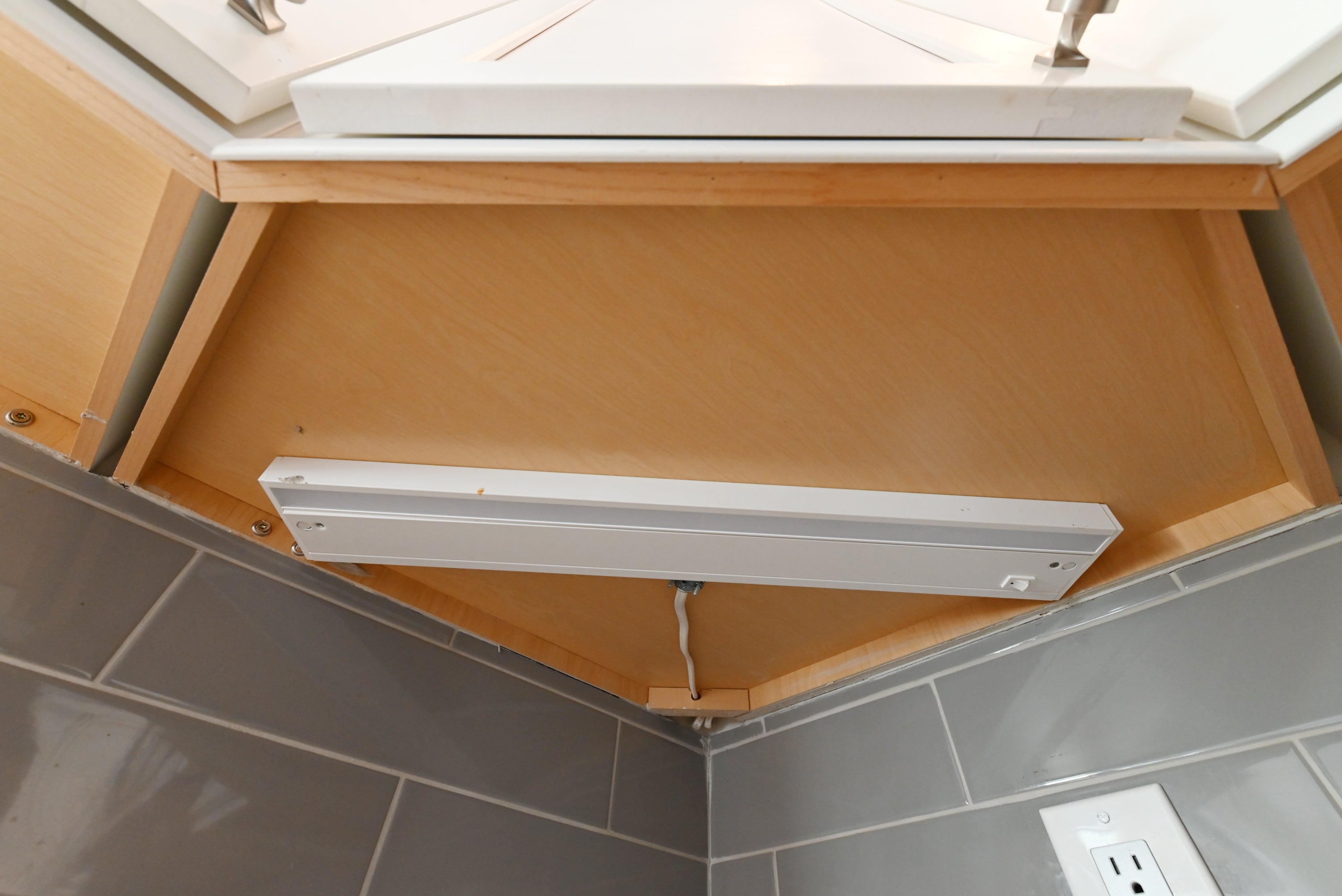 Contemporary European Style White Transitional Pre-Owned Kitchen