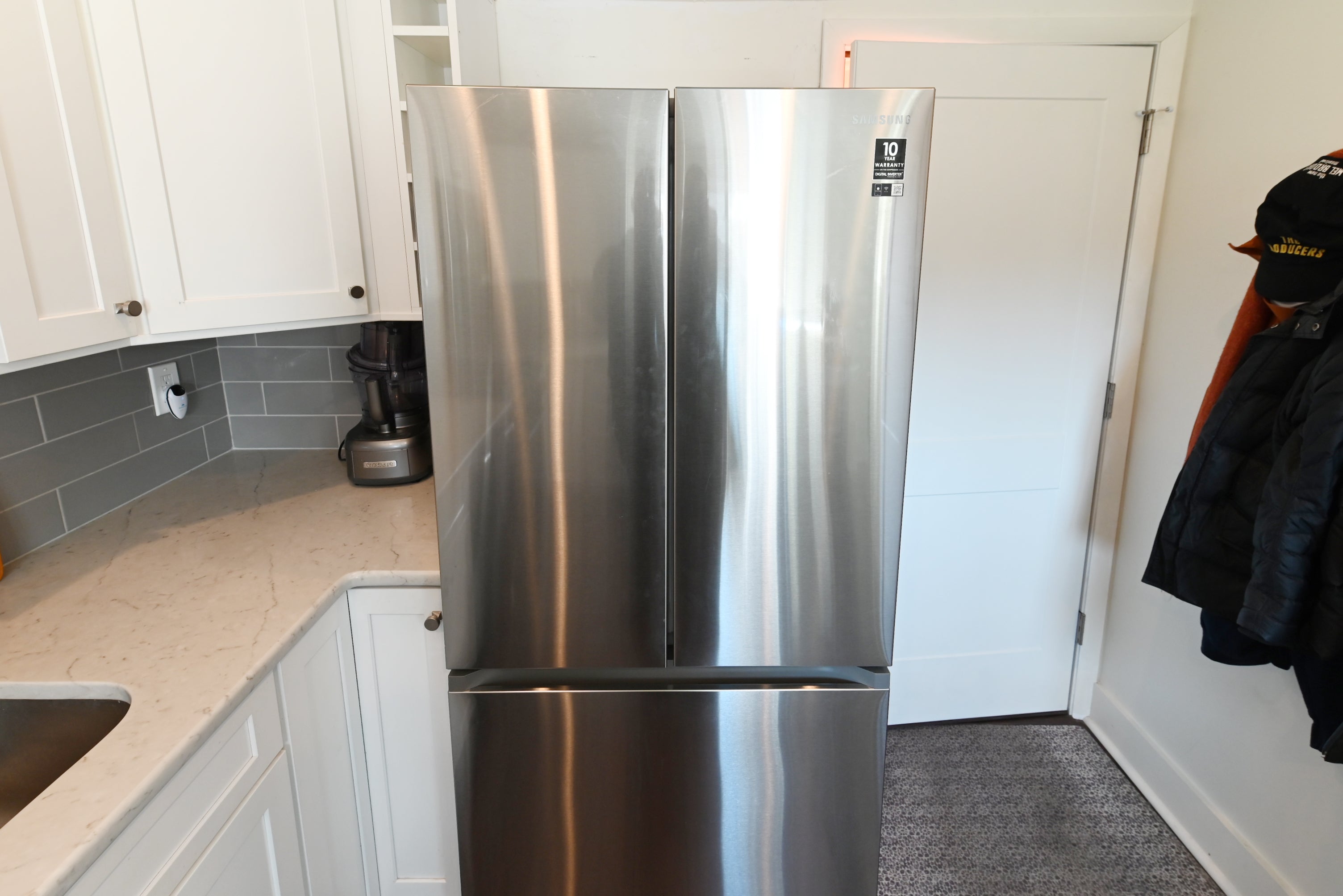 Contemporary European Style White Transitional Pre-Owned Kitchen