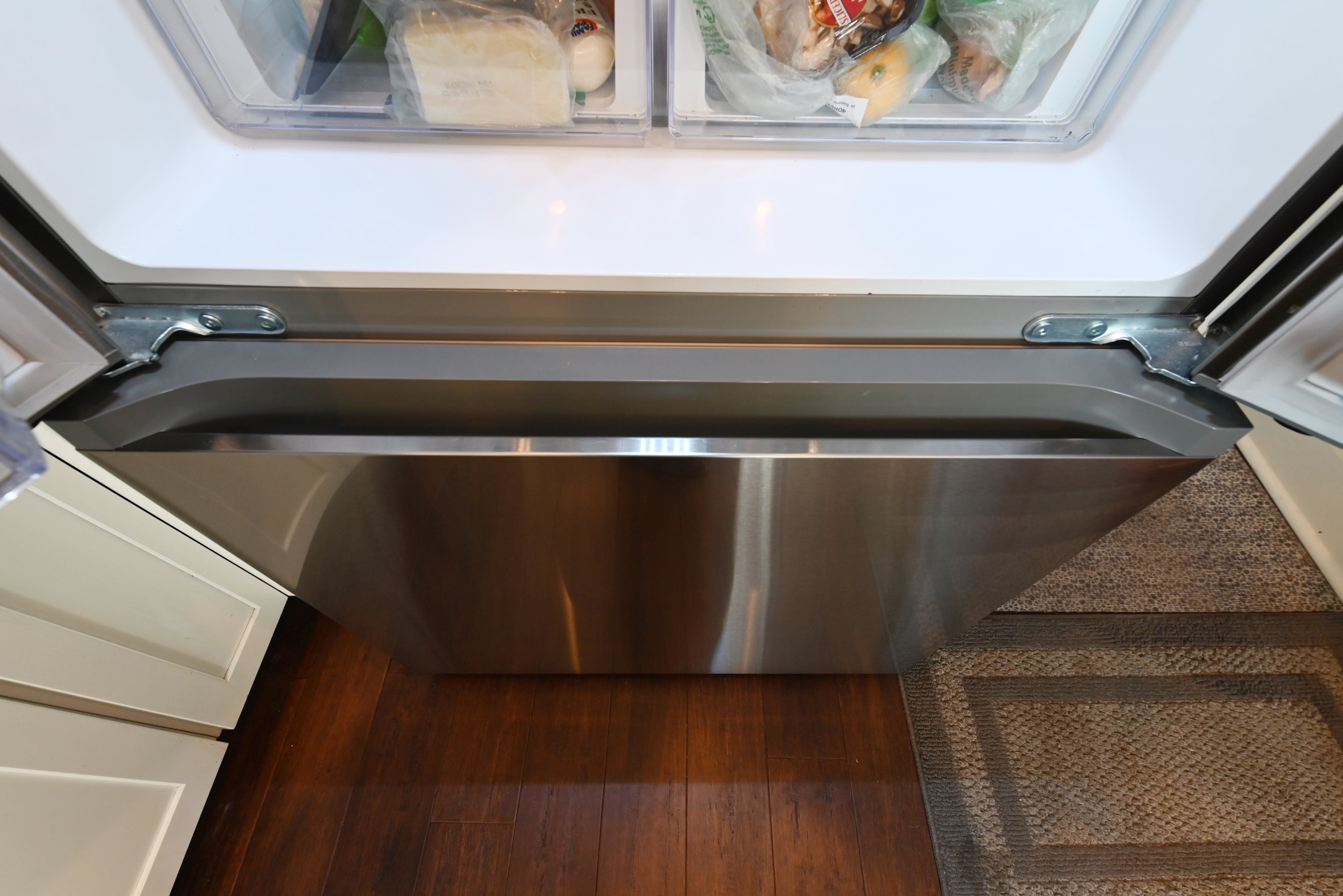 Contemporary European Style White Transitional Pre-Owned Kitchen