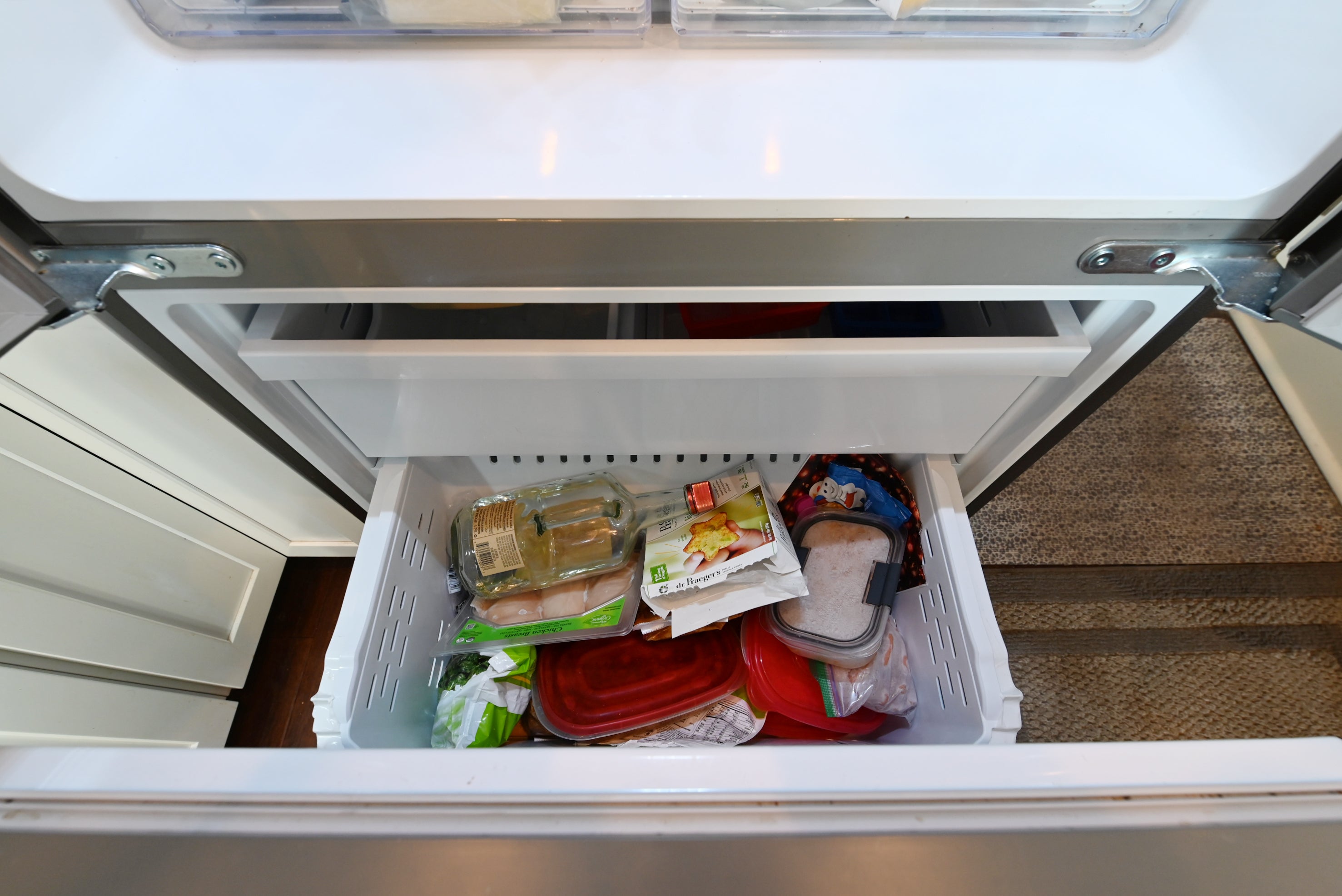 Contemporary European Style White Transitional Pre-Owned Kitchen