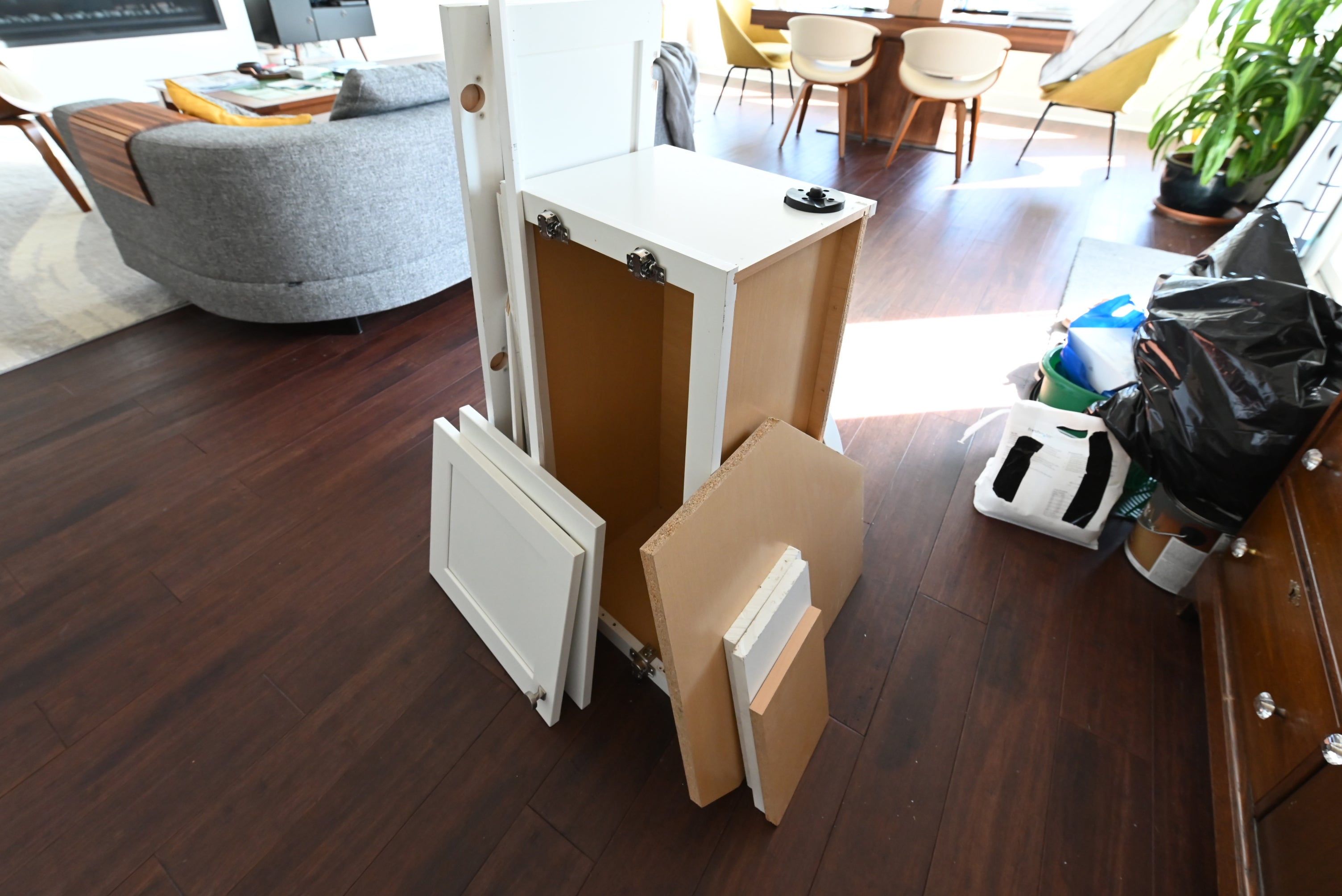 Contemporary European Style White Transitional Pre-Owned Kitchen