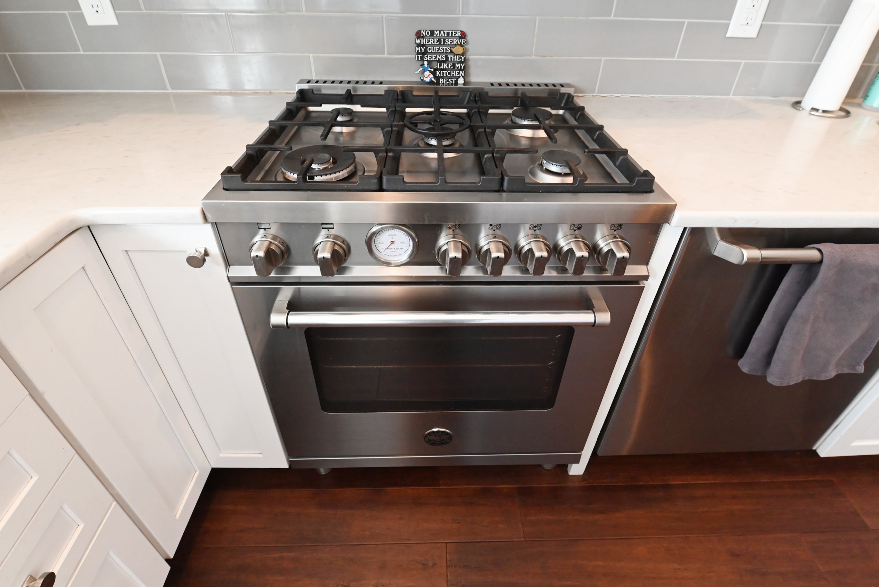 Contemporary European Style White Transitional Pre-Owned Kitchen