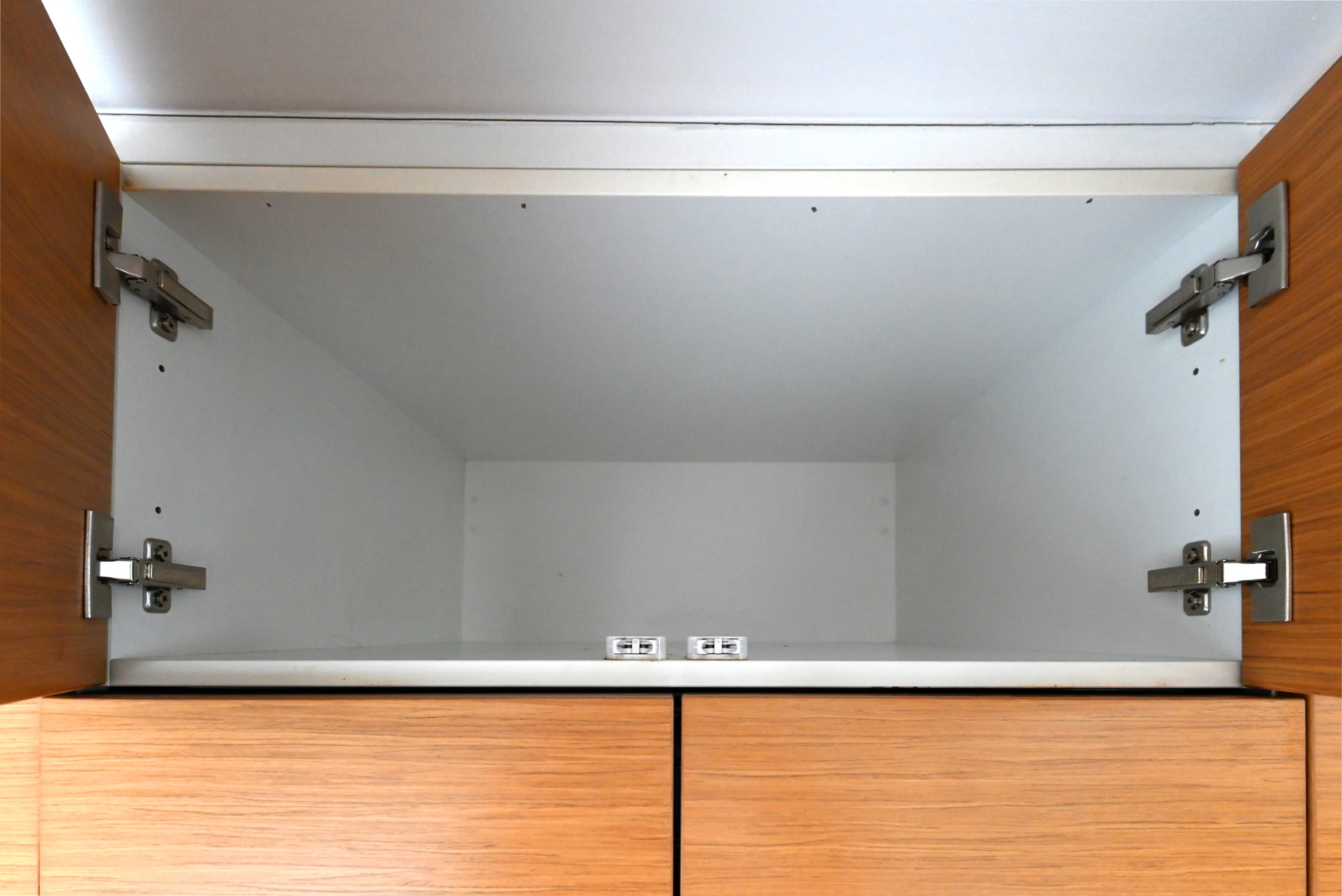 Schiffini Graham Cracker Pie Modern Pre-Owned Kitchen