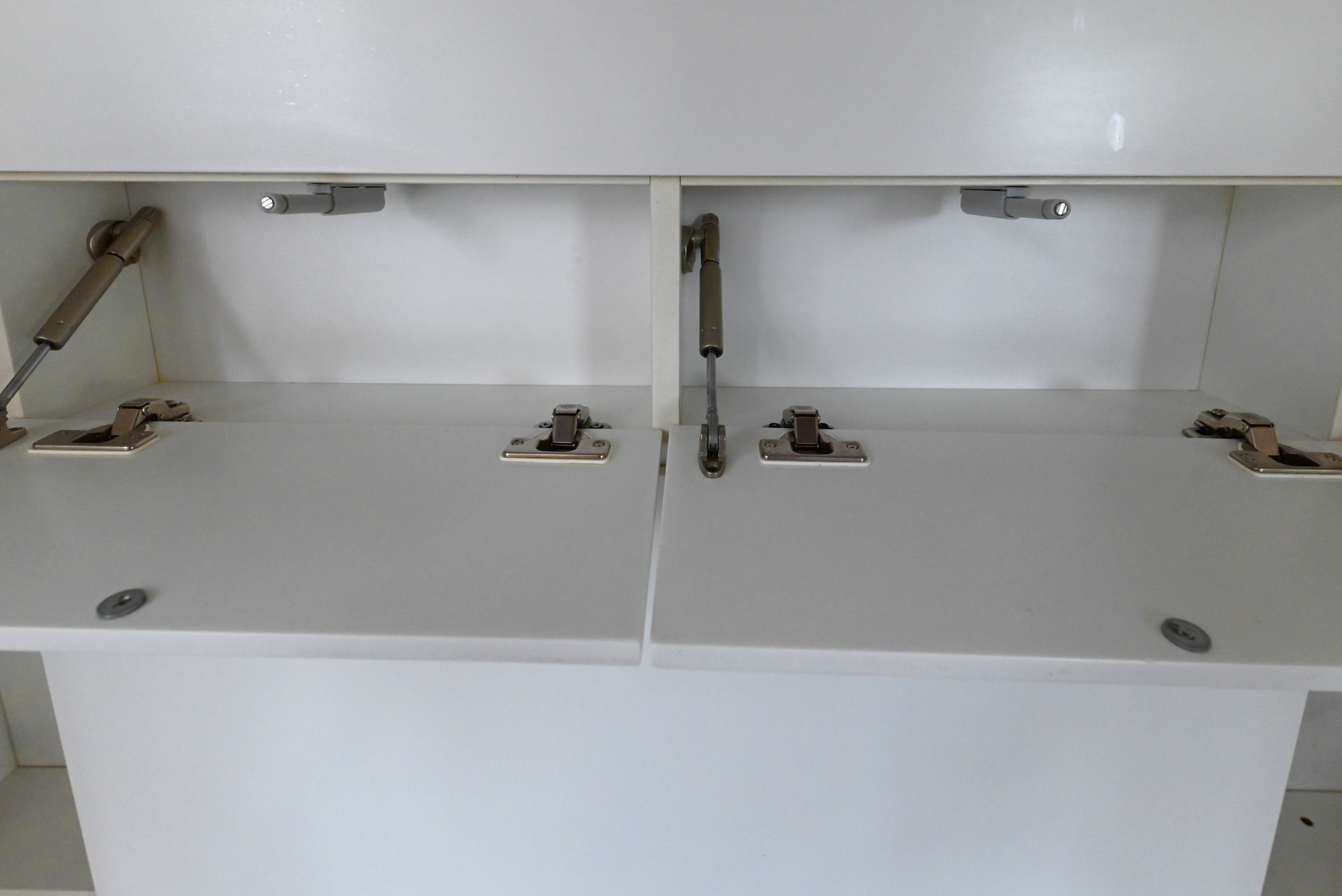 Schiffini Graham Cracker Pie Modern Pre-Owned Kitchen