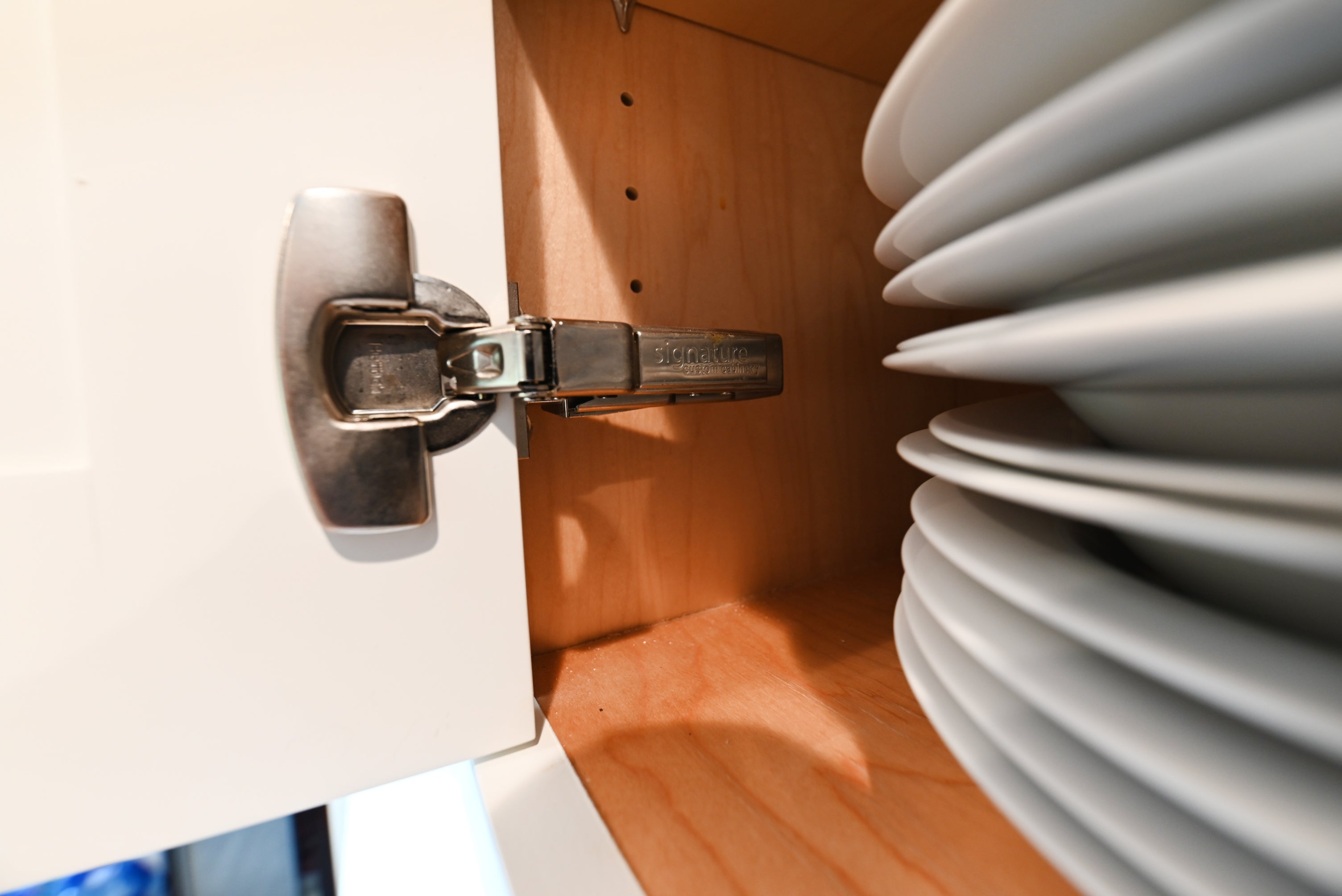 Signature Custom Luxurious December Frost Traditional Pre-Owned Kitchen