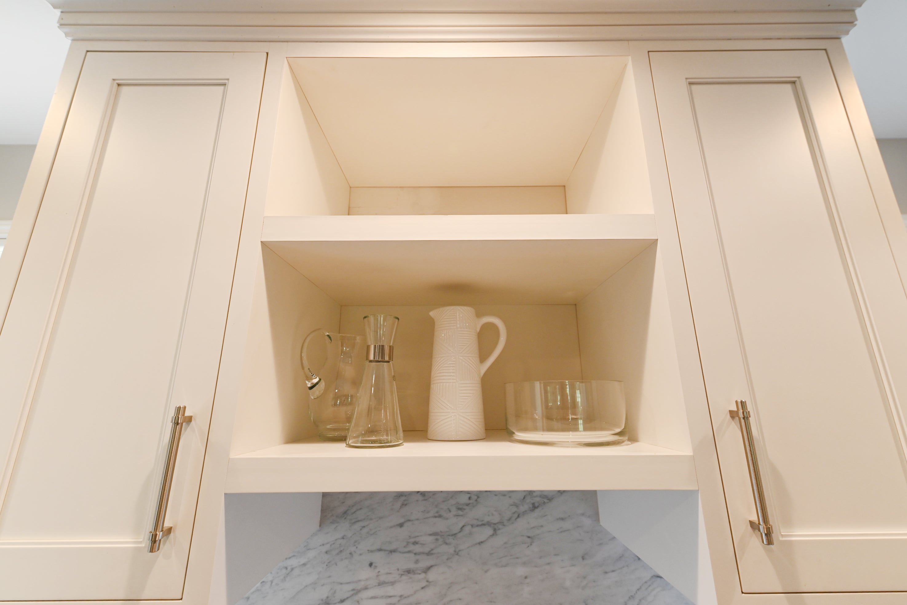 Signature Custom Luxurious December Frost Traditional Pre-Owned Kitchen