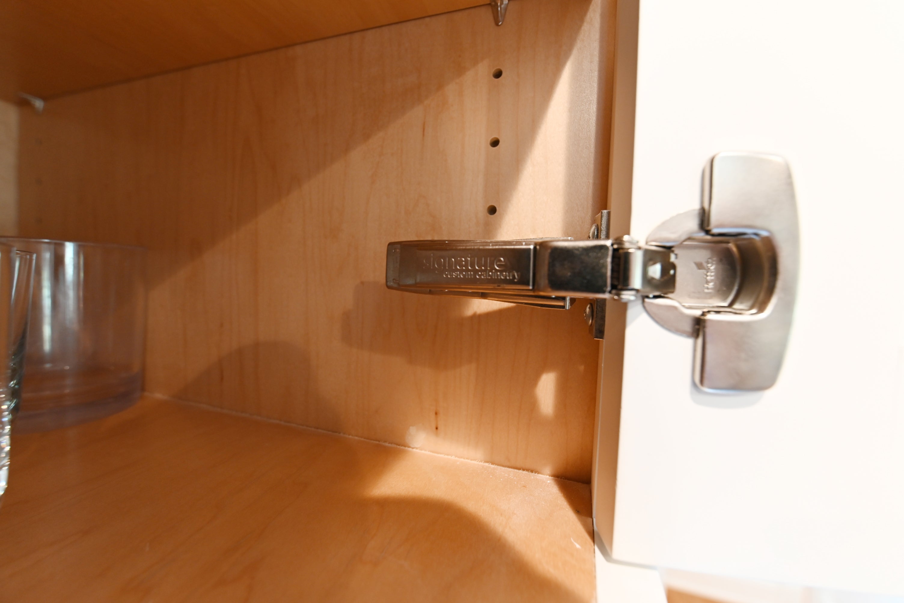 Signature Custom Luxurious December Frost Traditional Pre-Owned Kitchen