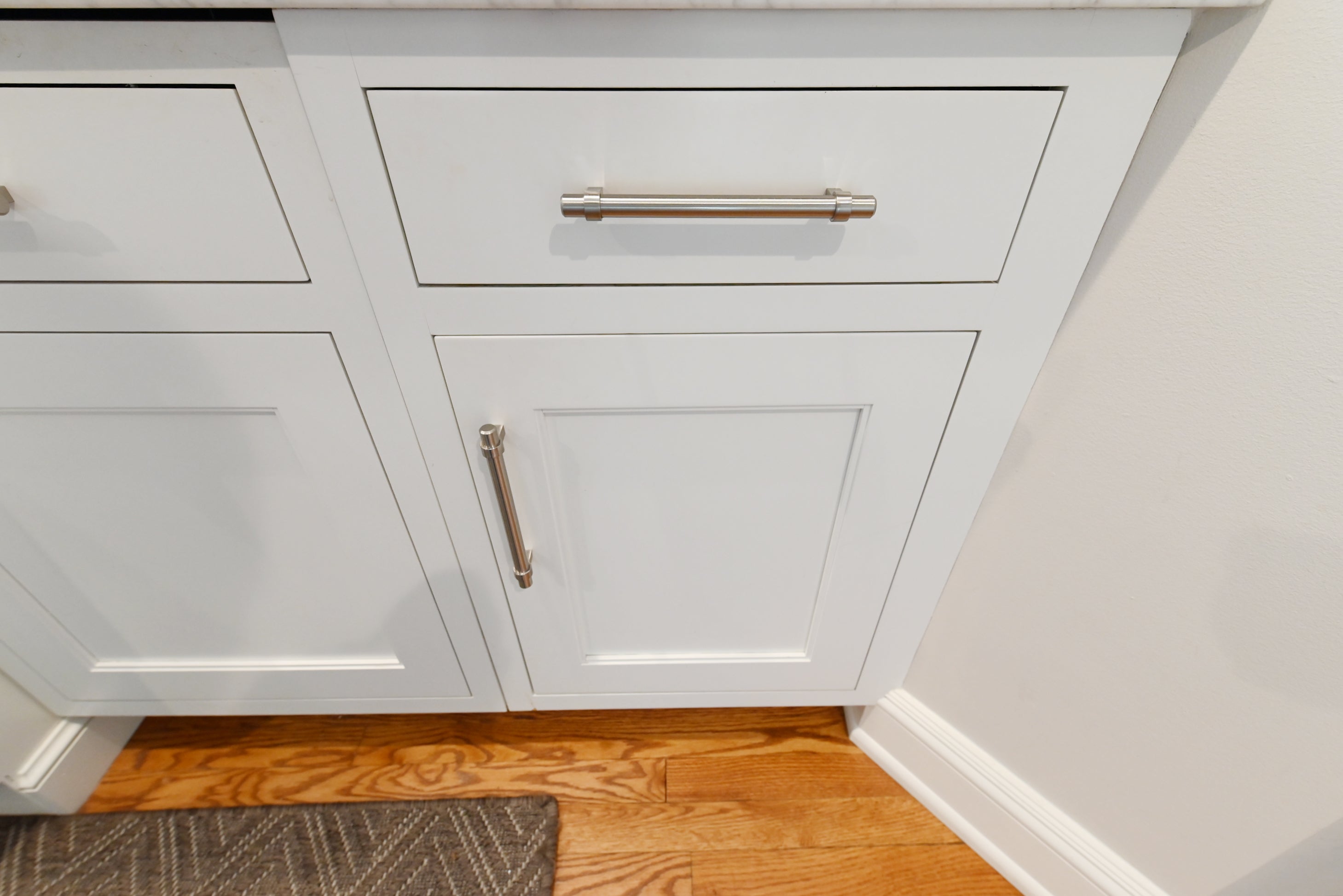 Signature Custom Luxurious December Frost Traditional Pre-Owned Kitchen