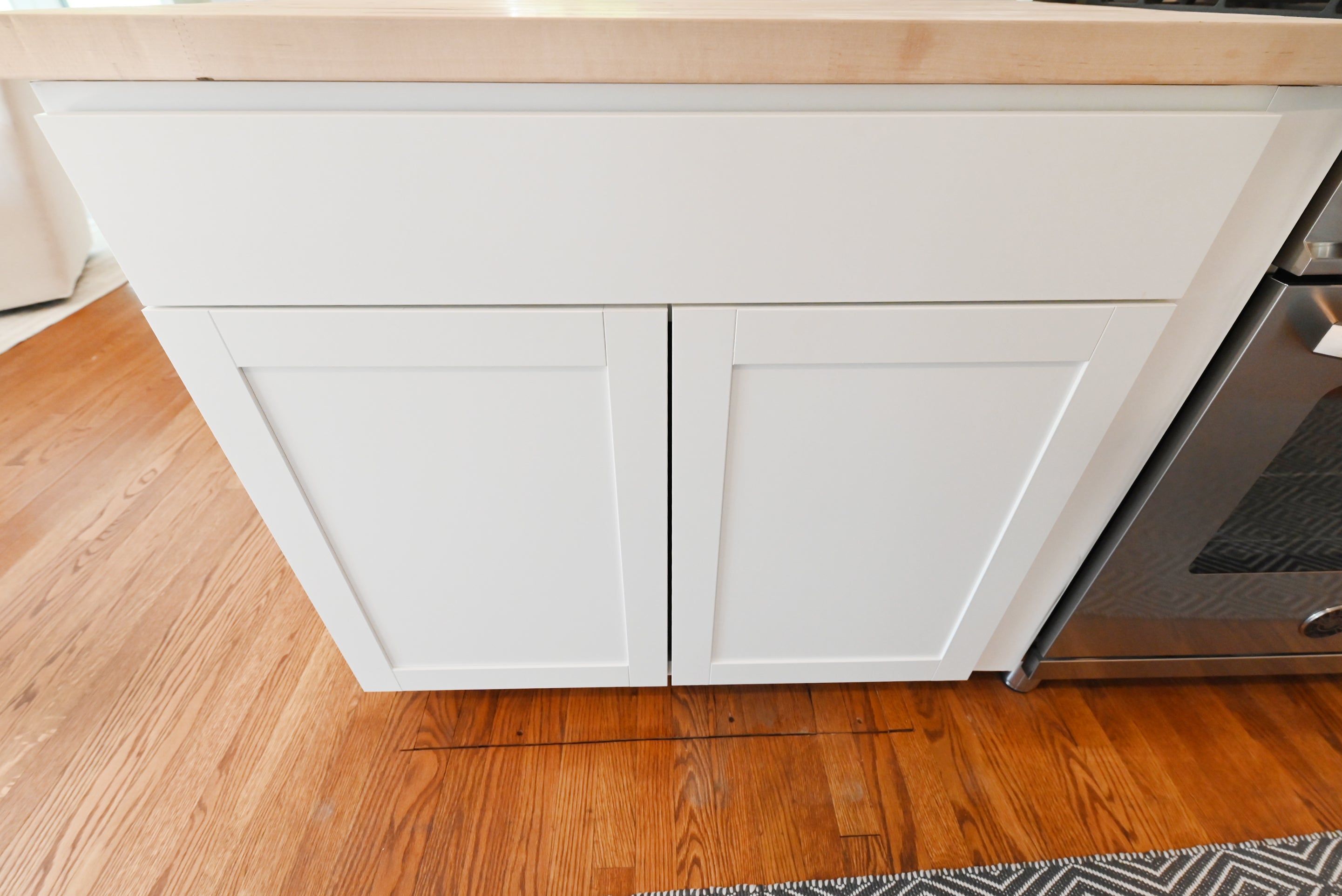 Signature Custom Luxurious December Frost Traditional Pre-Owned Kitchen