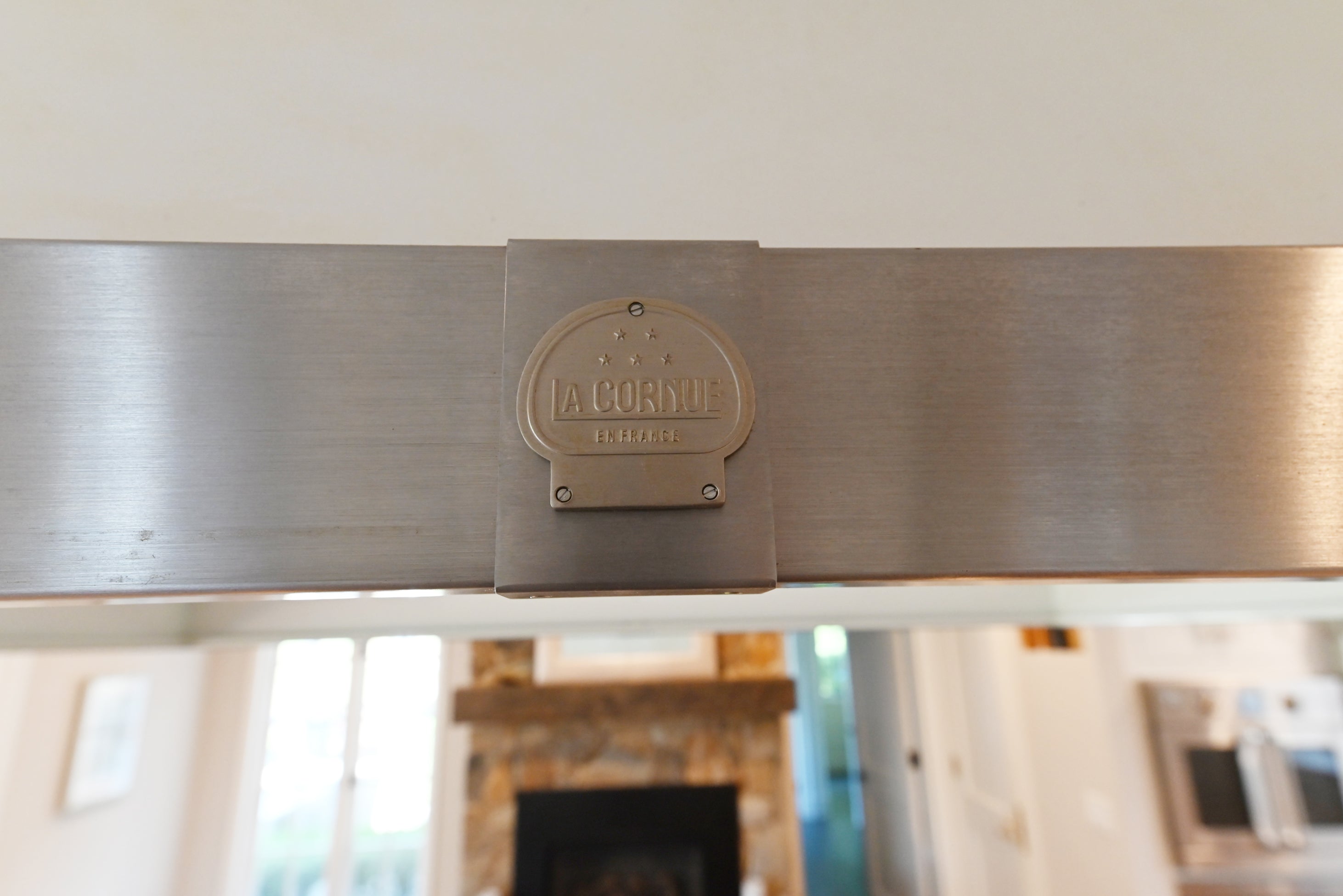 Signature Custom Luxurious December Frost Traditional Pre-Owned Kitchen