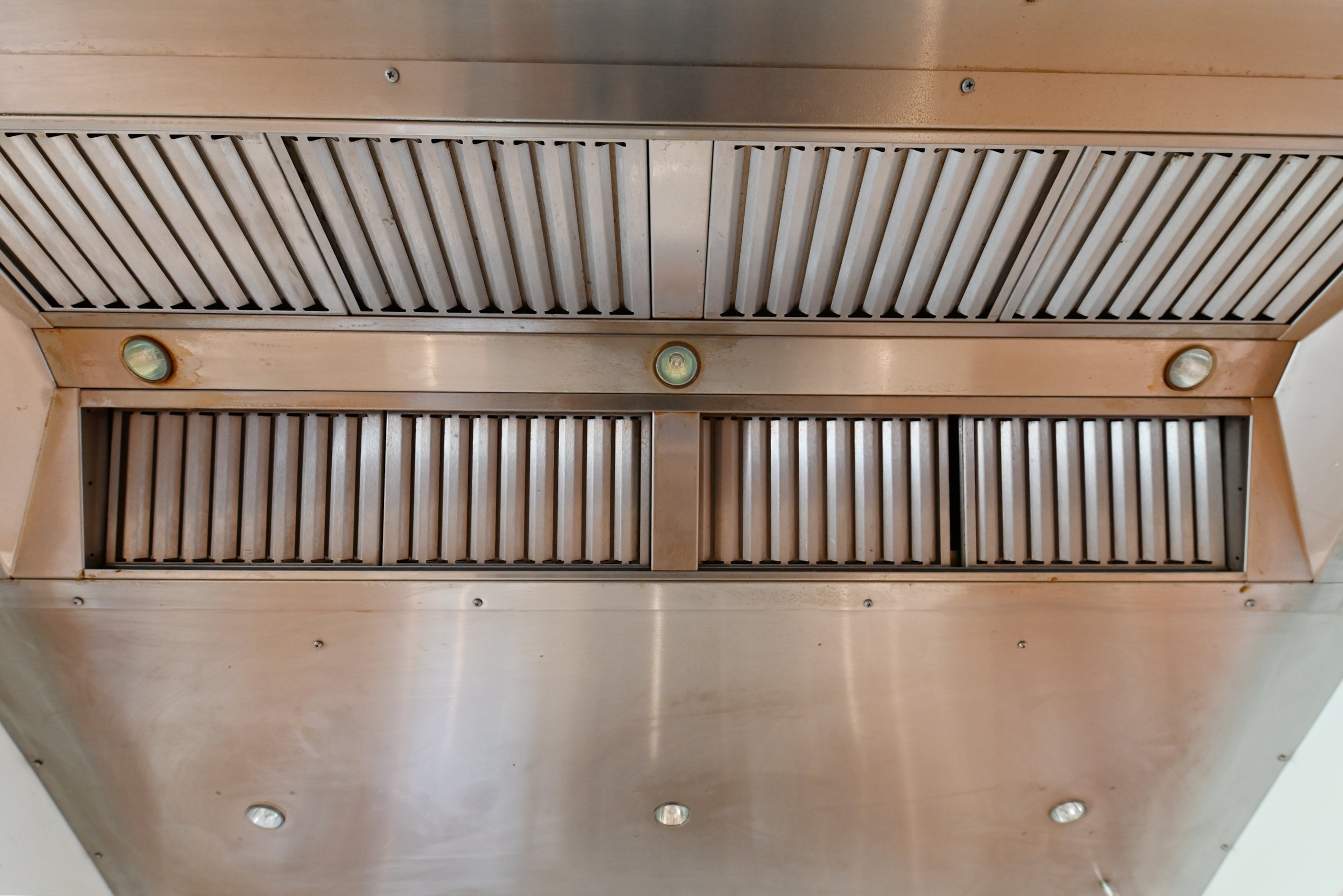 Signature Custom Luxurious December Frost Traditional Pre-Owned Kitchen