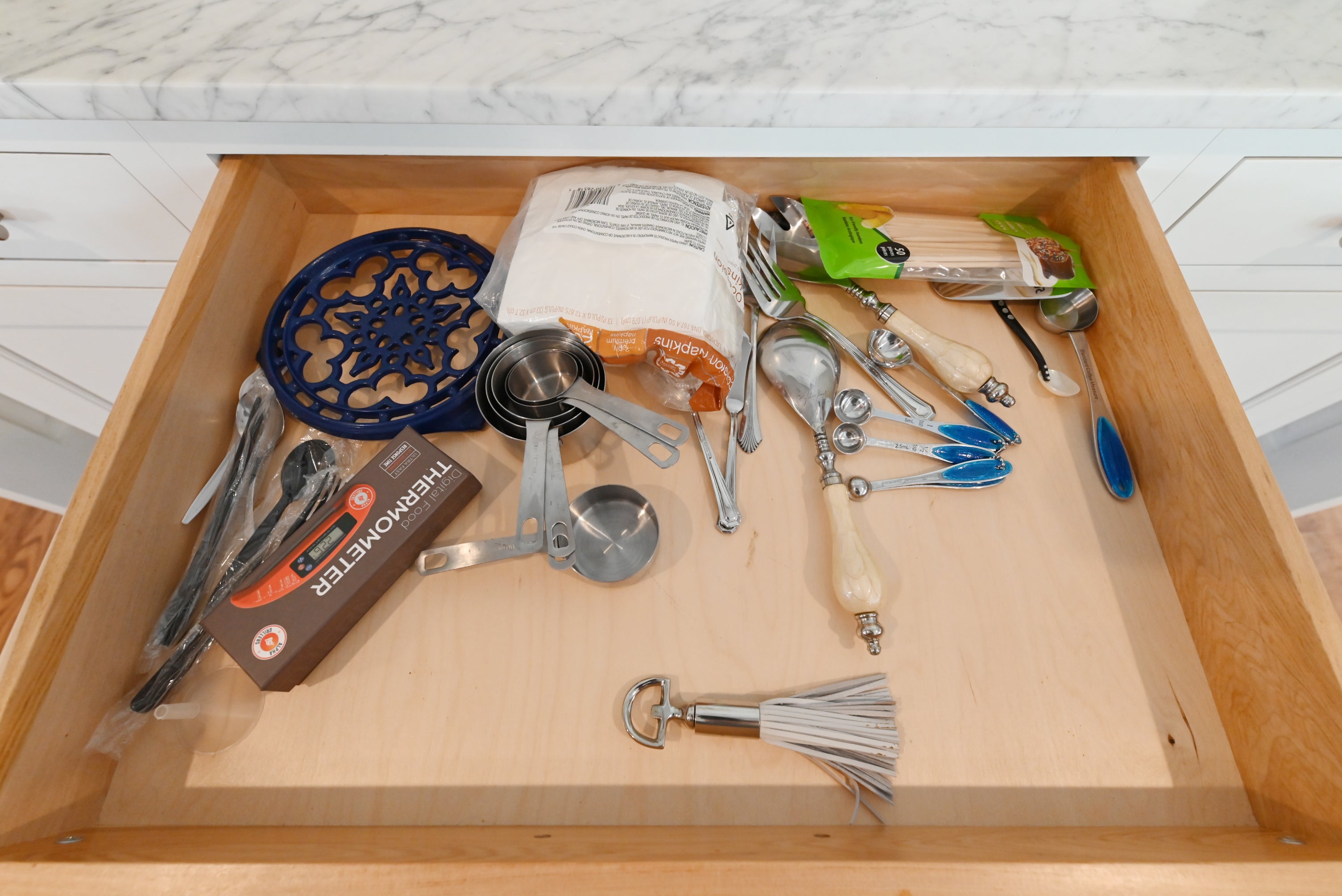 Signature Custom Luxurious December Frost Traditional Pre-Owned Kitchen