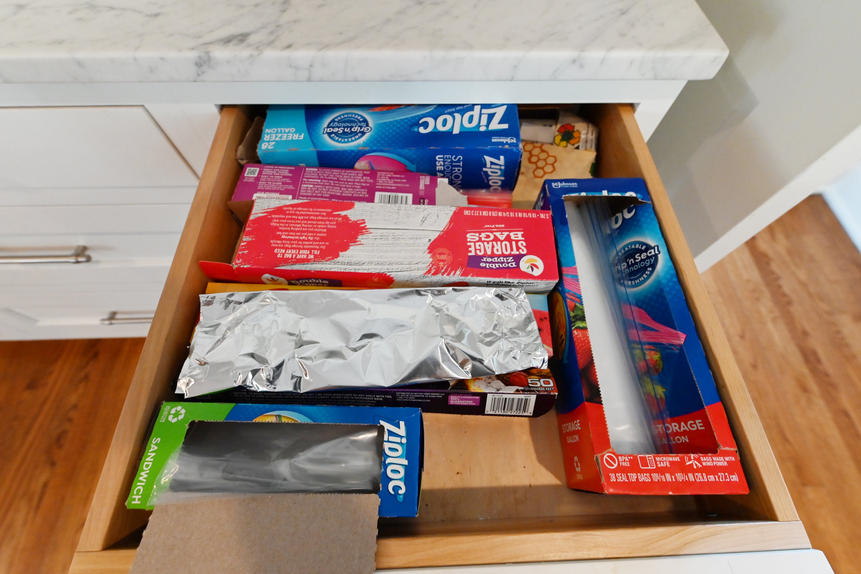 Signature Custom Luxurious December Frost Traditional Pre-Owned Kitchen