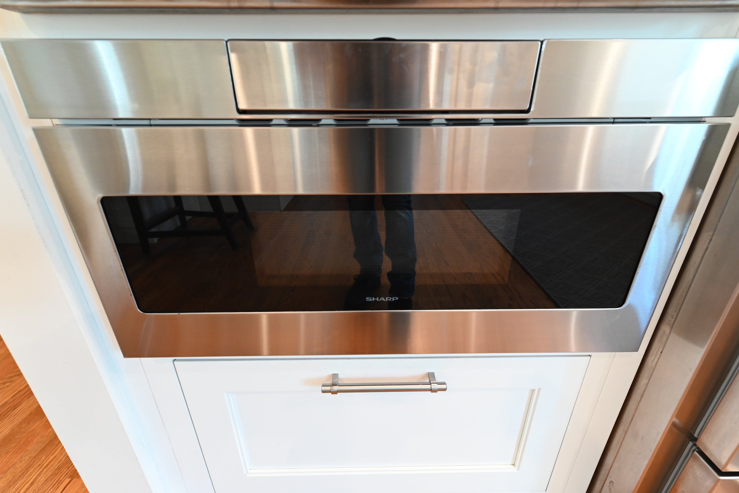 Signature Custom Luxurious December Frost Traditional Pre-Owned Kitchen