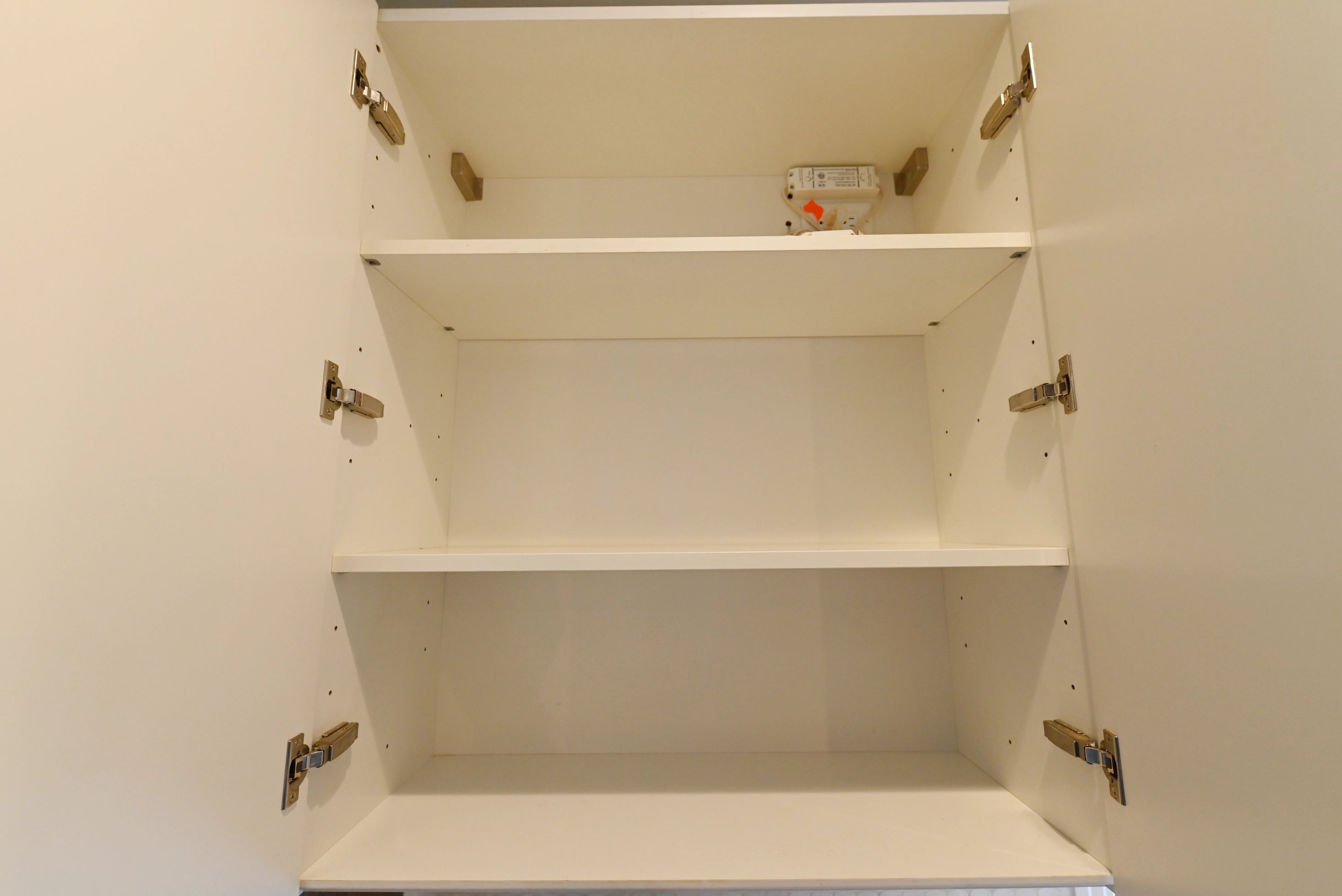 Pedini Luxurious Hot Chocolate Modern Pre-Owned Kitchen